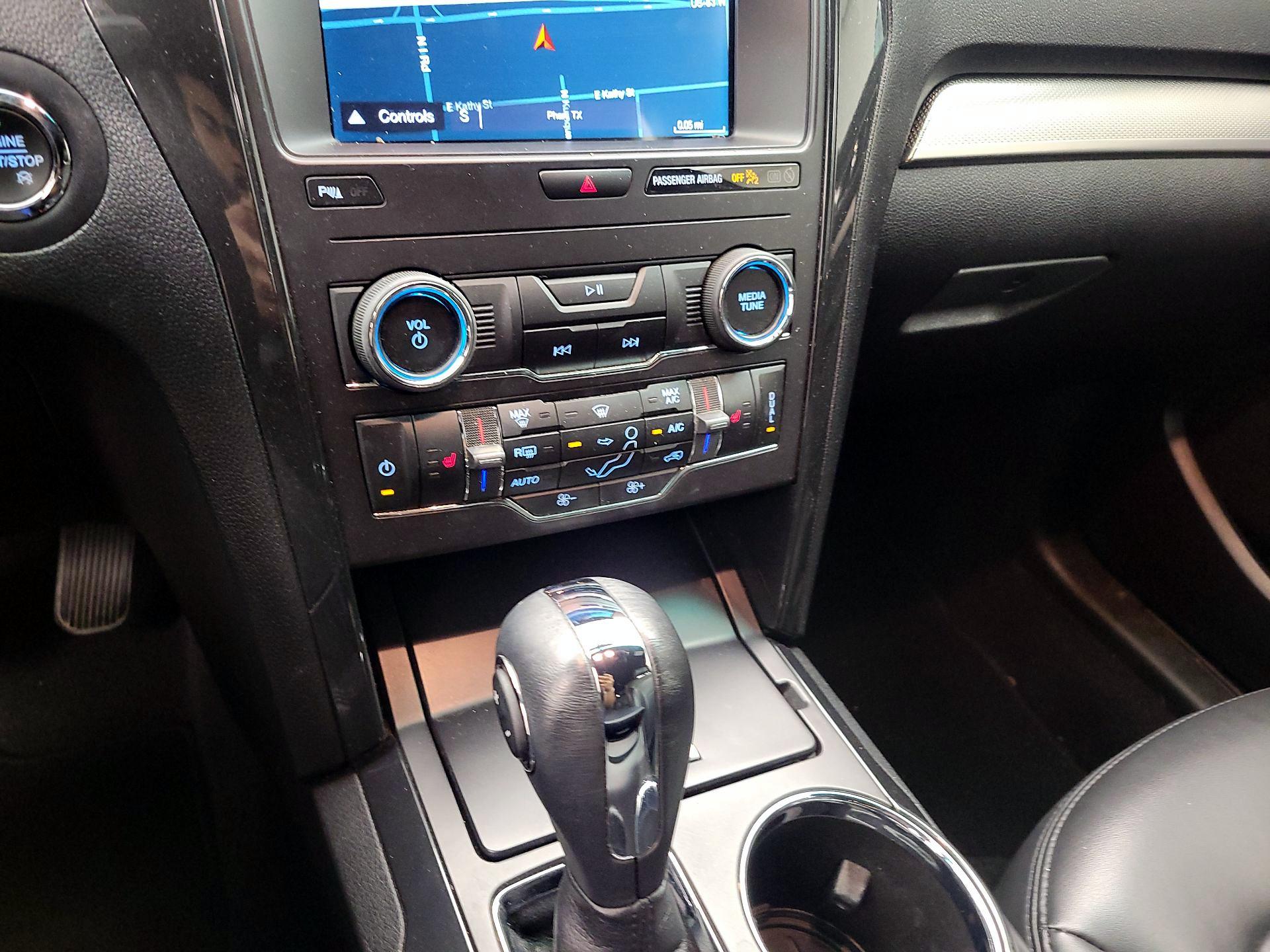 Thumbnail: 2019 Ford Explorer - 17