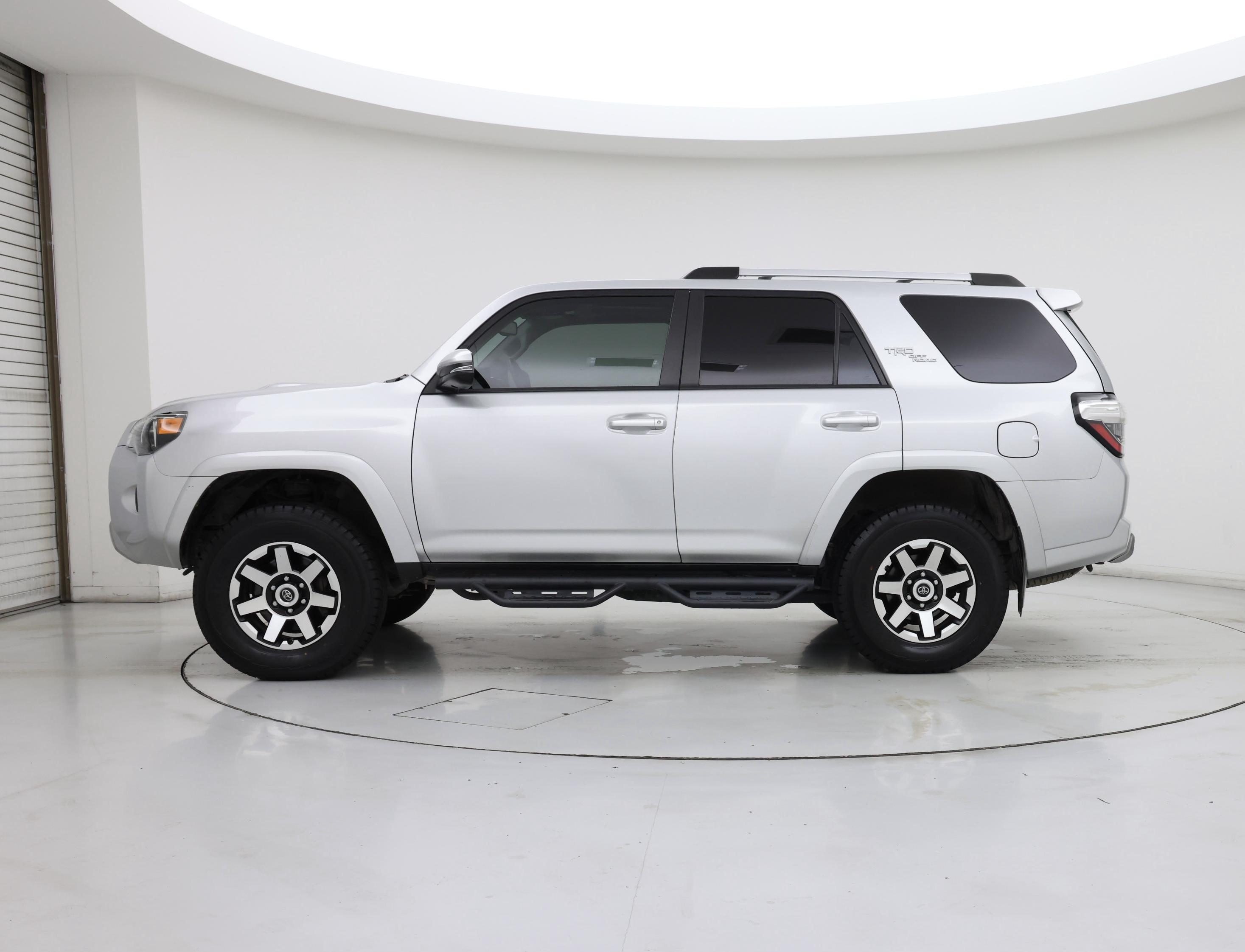 Thumbnail: 2017 Toyota 4Runner - 3