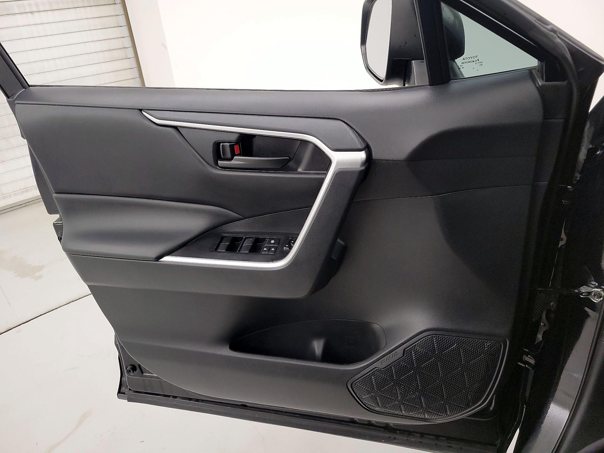 Thumbnail: 2021 Toyota RAV4 - 12