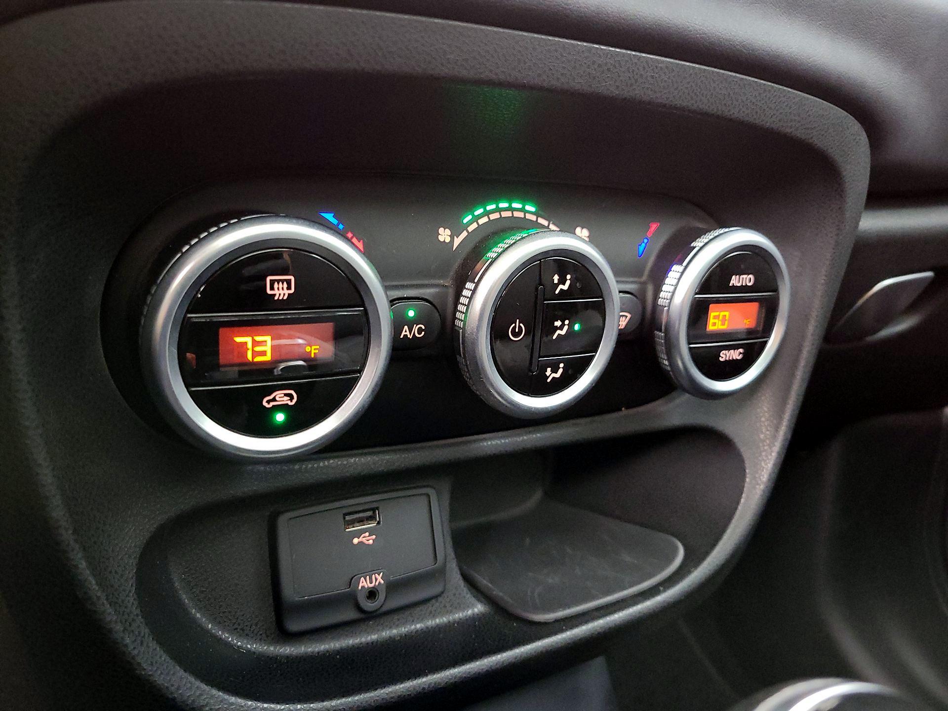 Thumbnail: 2015 Fiat 500L - 16