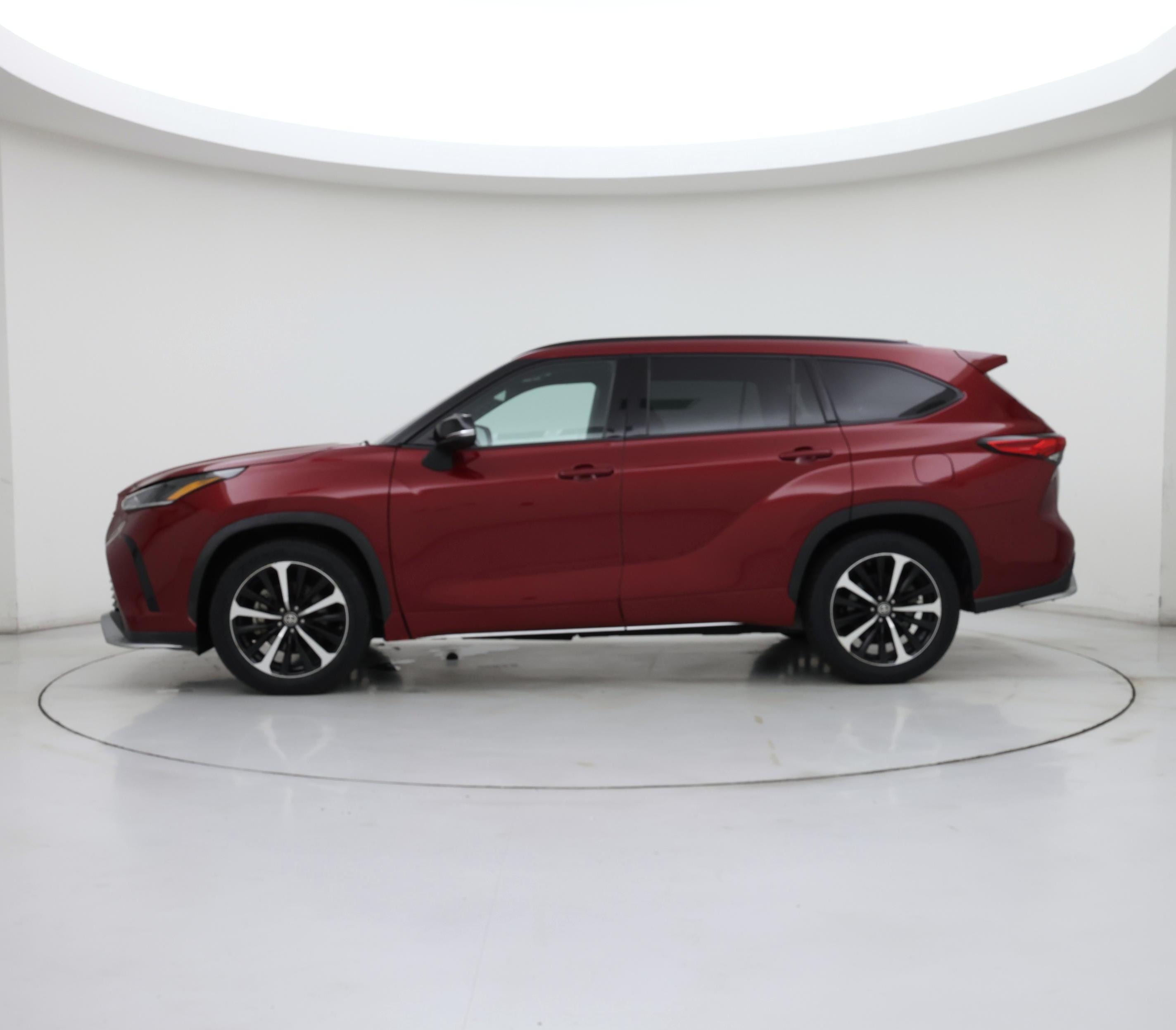 Thumbnail: 2021 Toyota Highlander - 3
