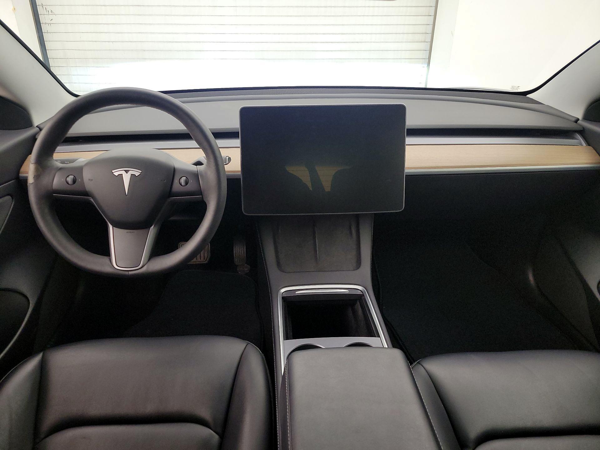 Thumbnail: 2021 Tesla Model 3 - 9
