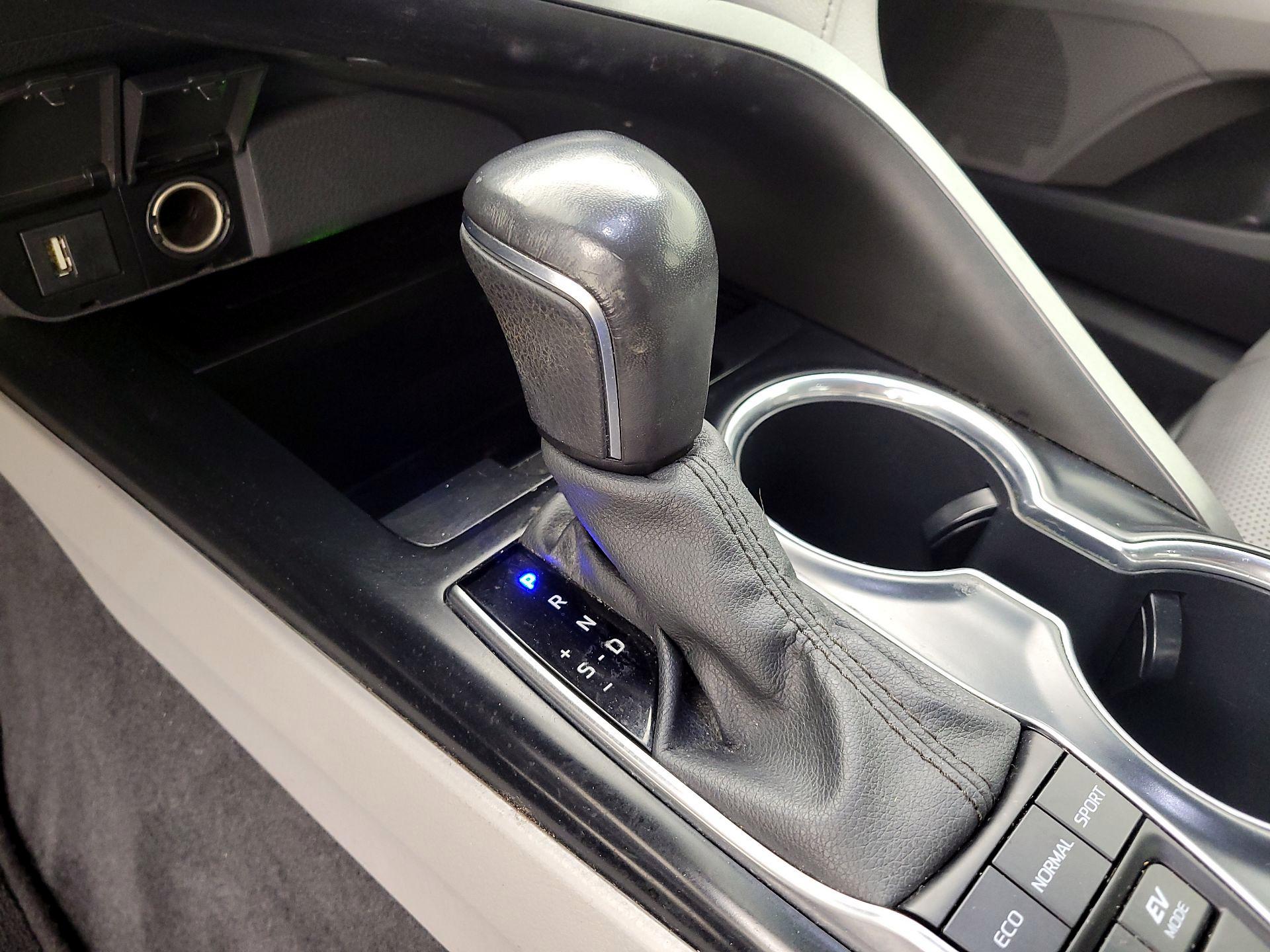 Thumbnail: 2020 Toyota Camry - 18