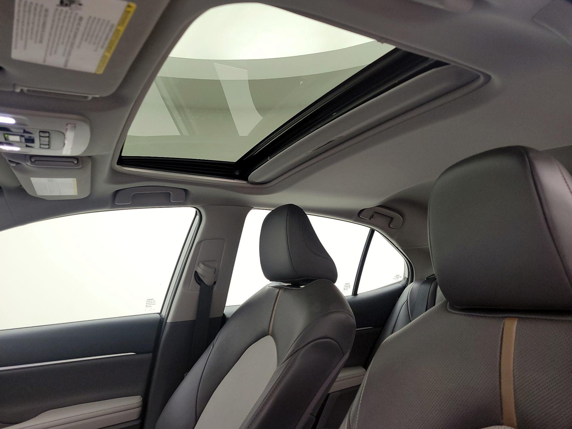 Thumbnail: 2020 Toyota Camry - 20