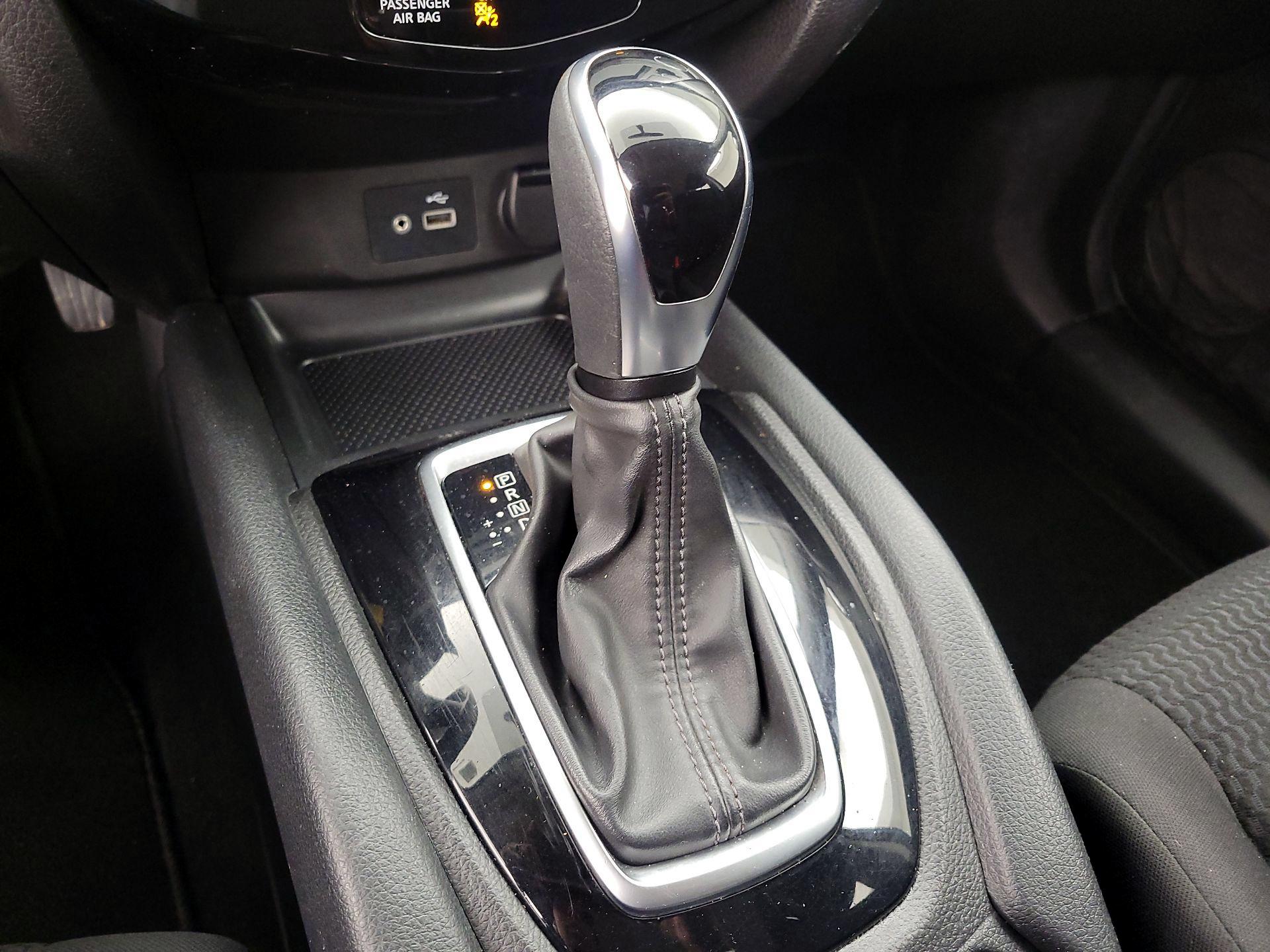 Thumbnail: 2019 Nissan Rogue Sport - 17
