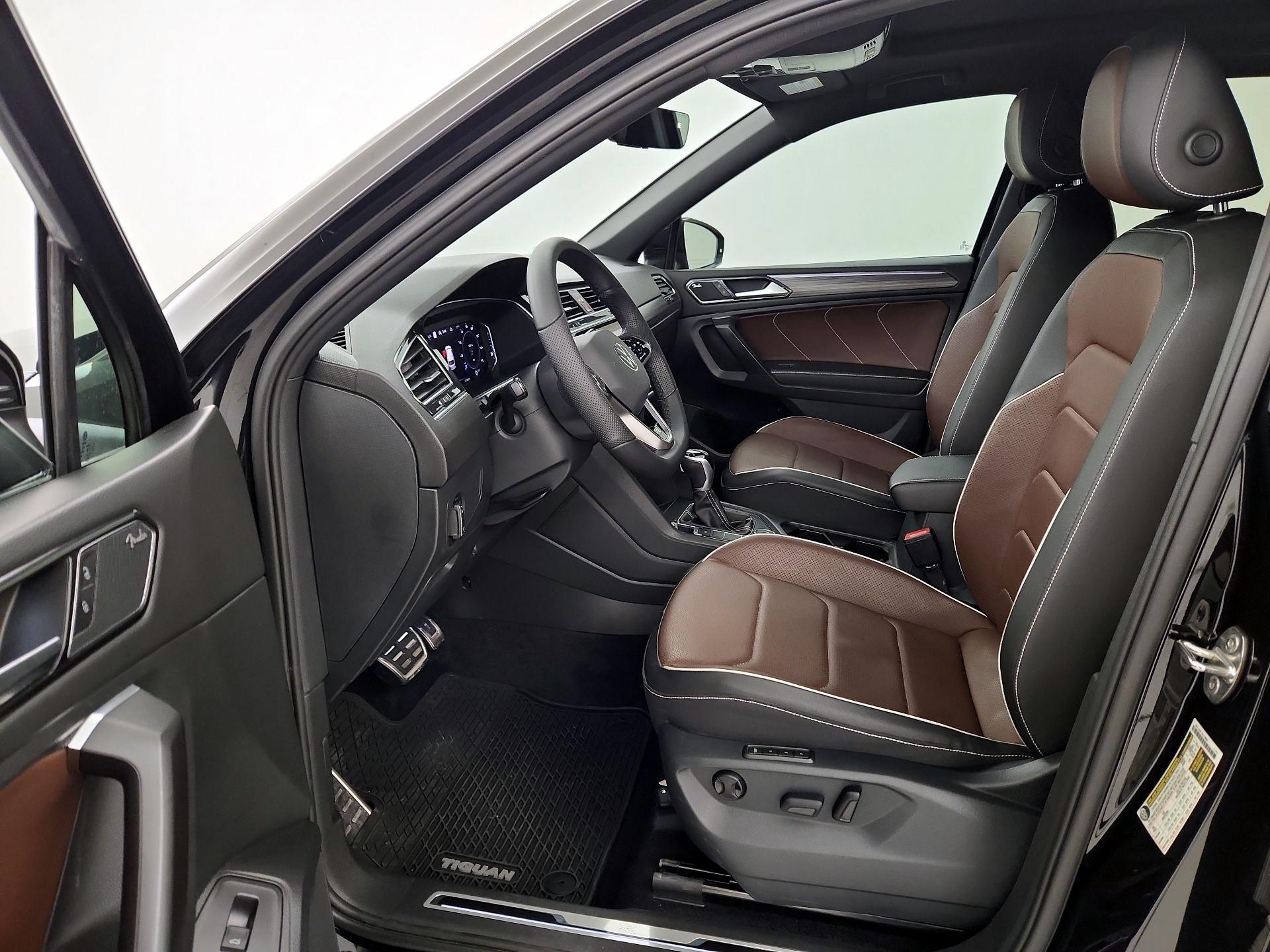 Thumbnail: 2022 Volkswagen Tiguan - 11