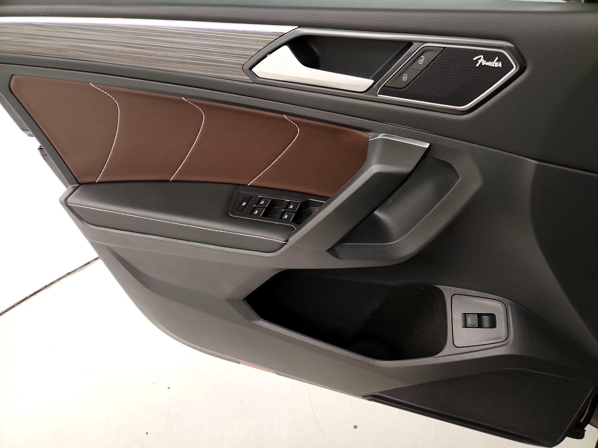 Thumbnail: 2022 Volkswagen Tiguan - 12