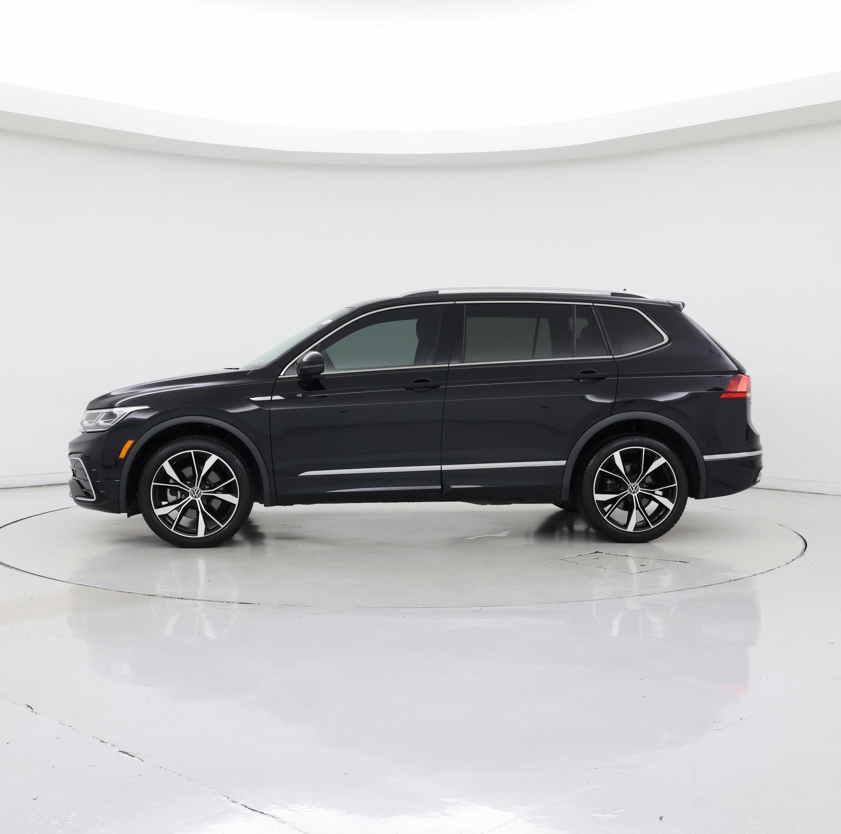 Thumbnail: 2022 Volkswagen Tiguan - 3