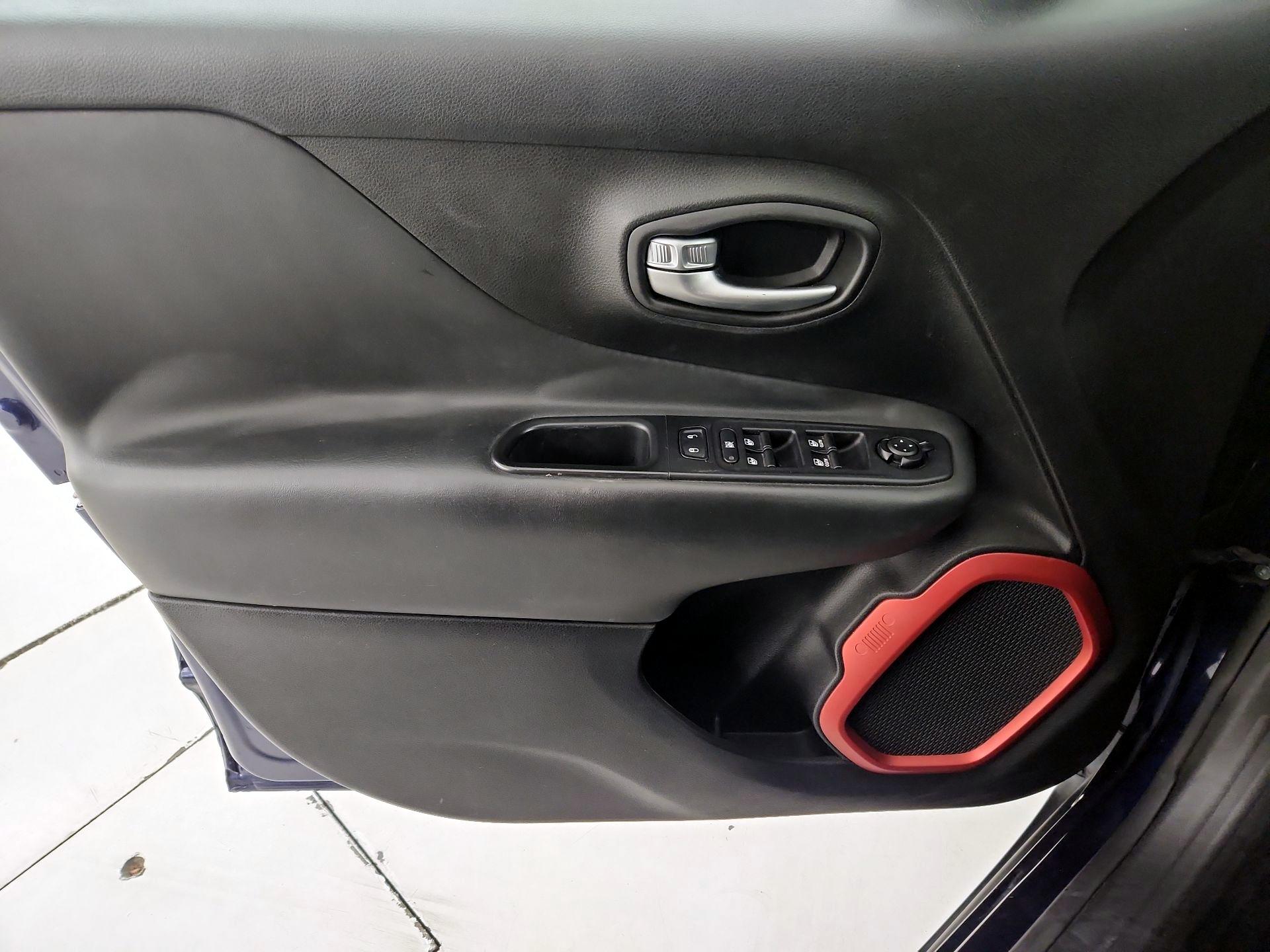 Thumbnail: 2019 Jeep Renegade - 12