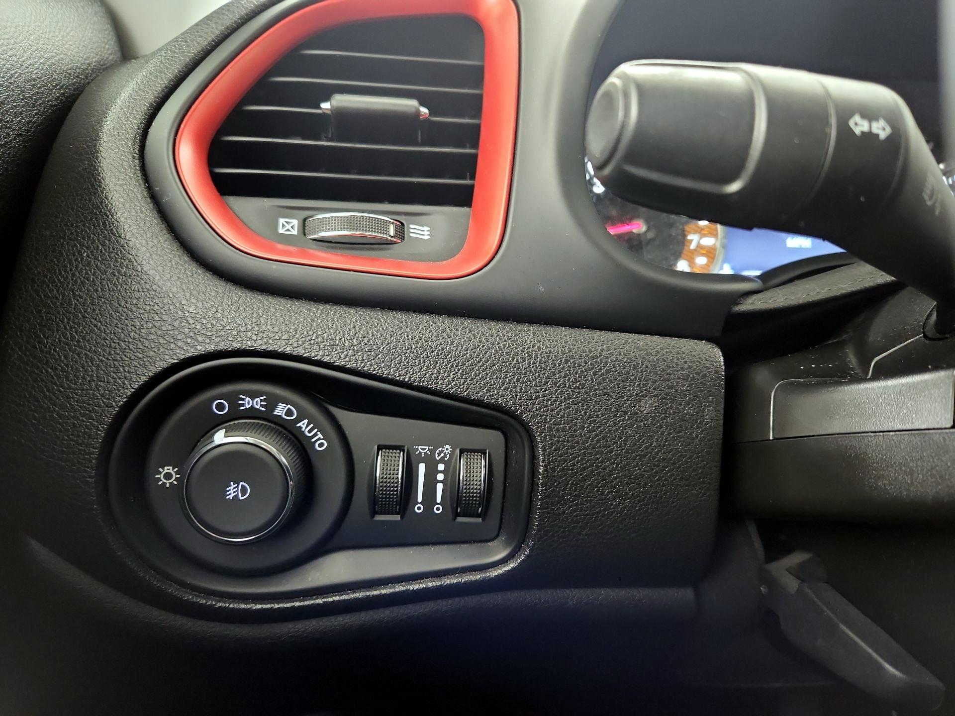 Thumbnail: 2019 Jeep Renegade - 13