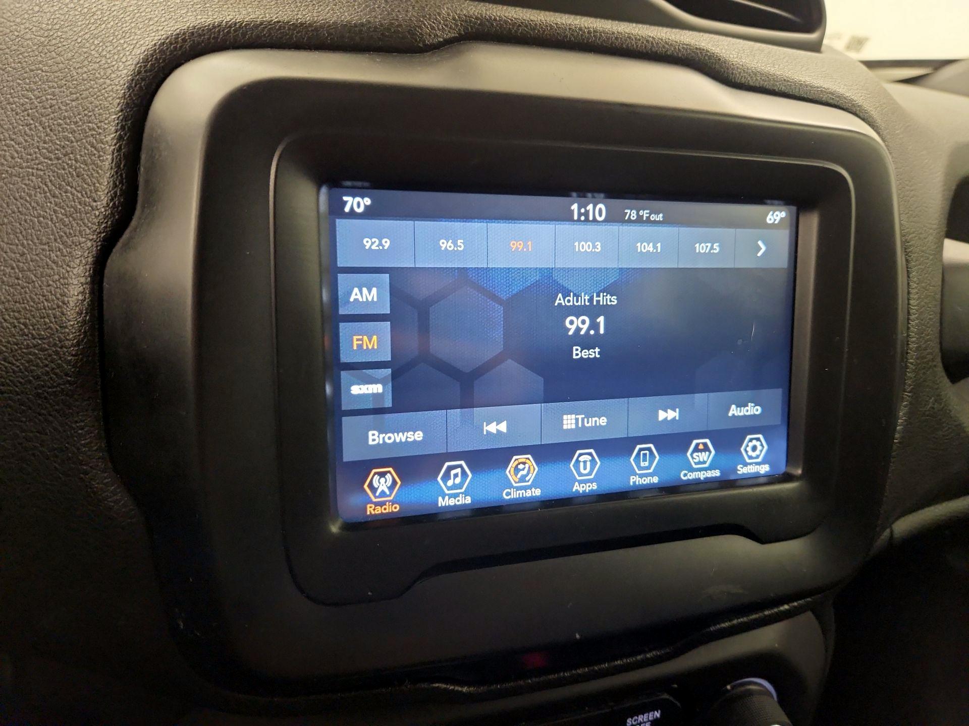 Thumbnail: 2019 Jeep Renegade - 15