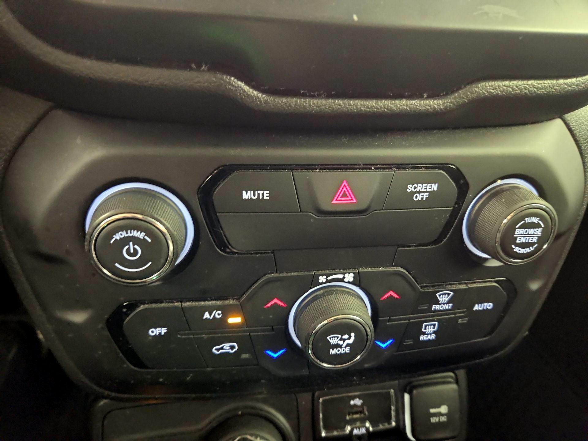Thumbnail: 2019 Jeep Renegade - 16