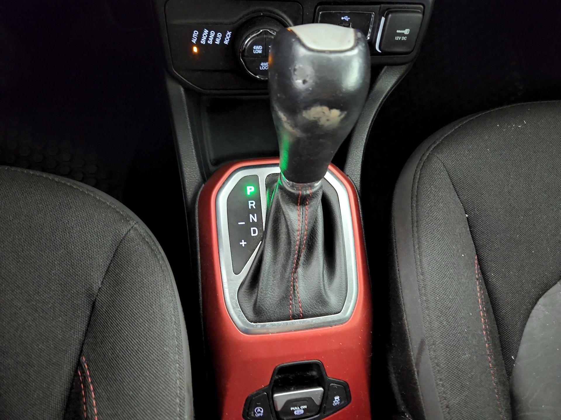 Thumbnail: 2019 Jeep Renegade - 17