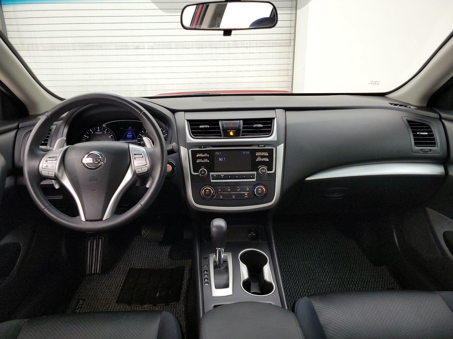 Thumbnail: 2017 Nissan Altima - 9