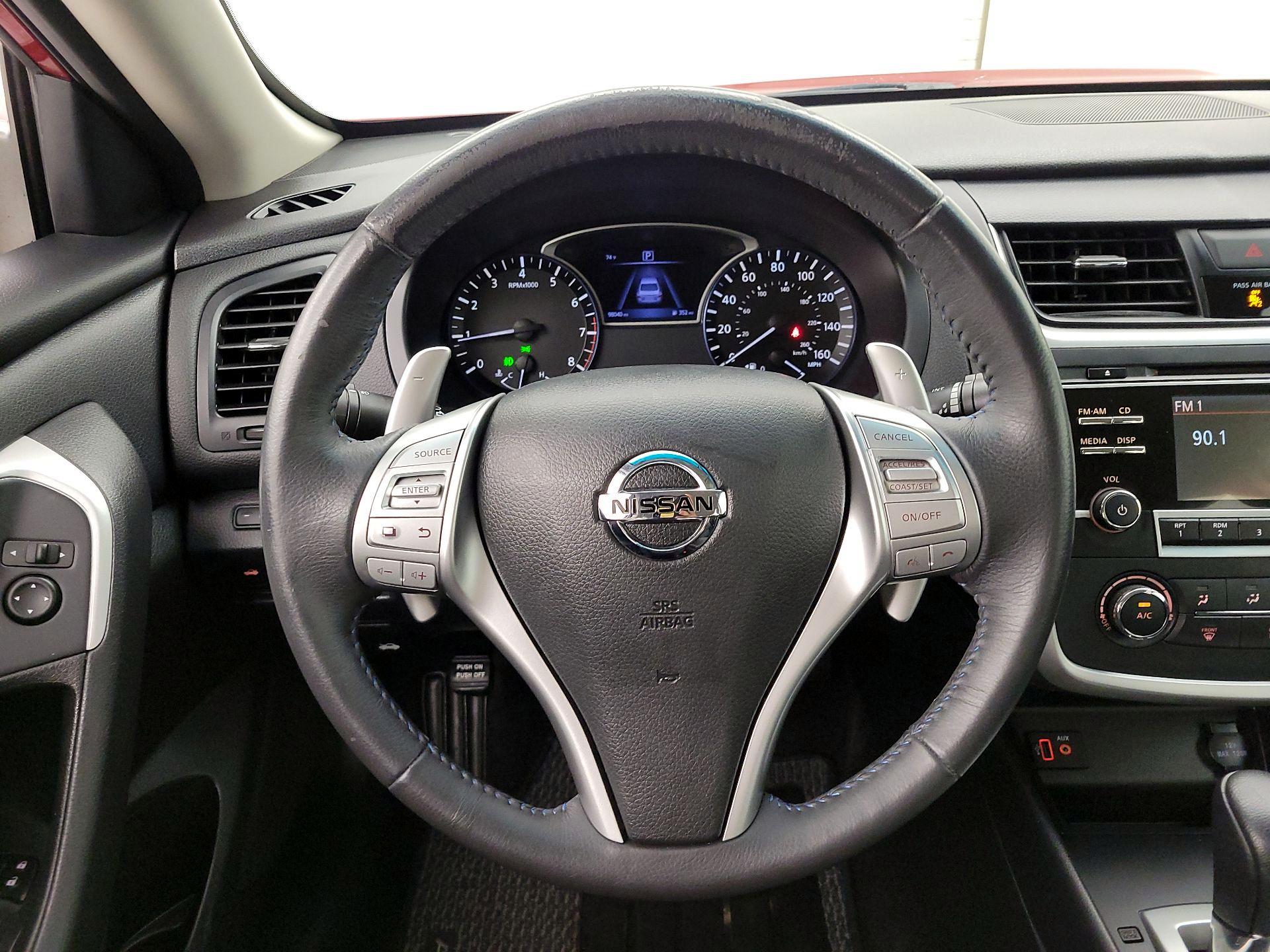 Thumbnail: 2017 Nissan Altima - 10