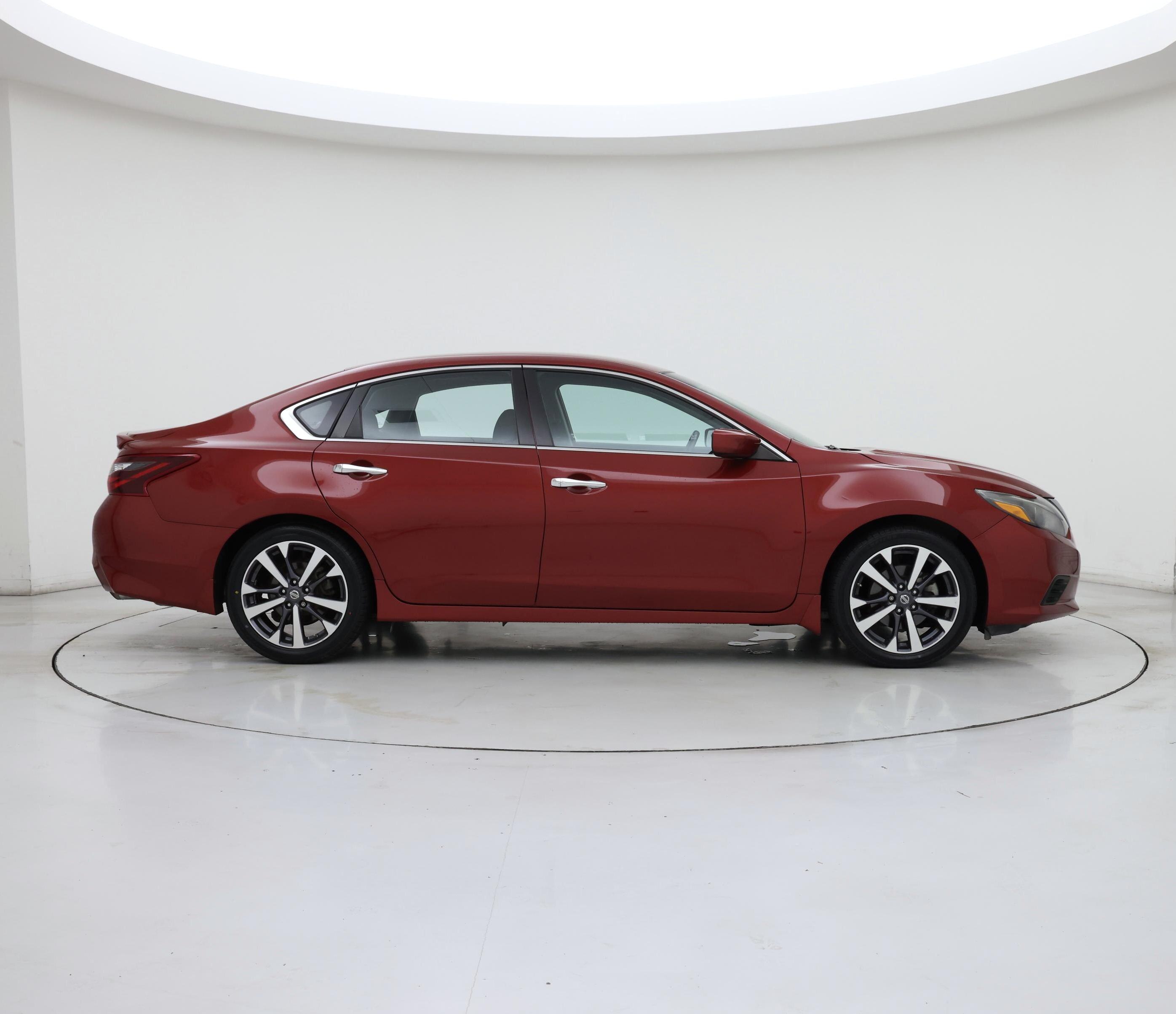 Thumbnail: 2017 Nissan Altima - 7