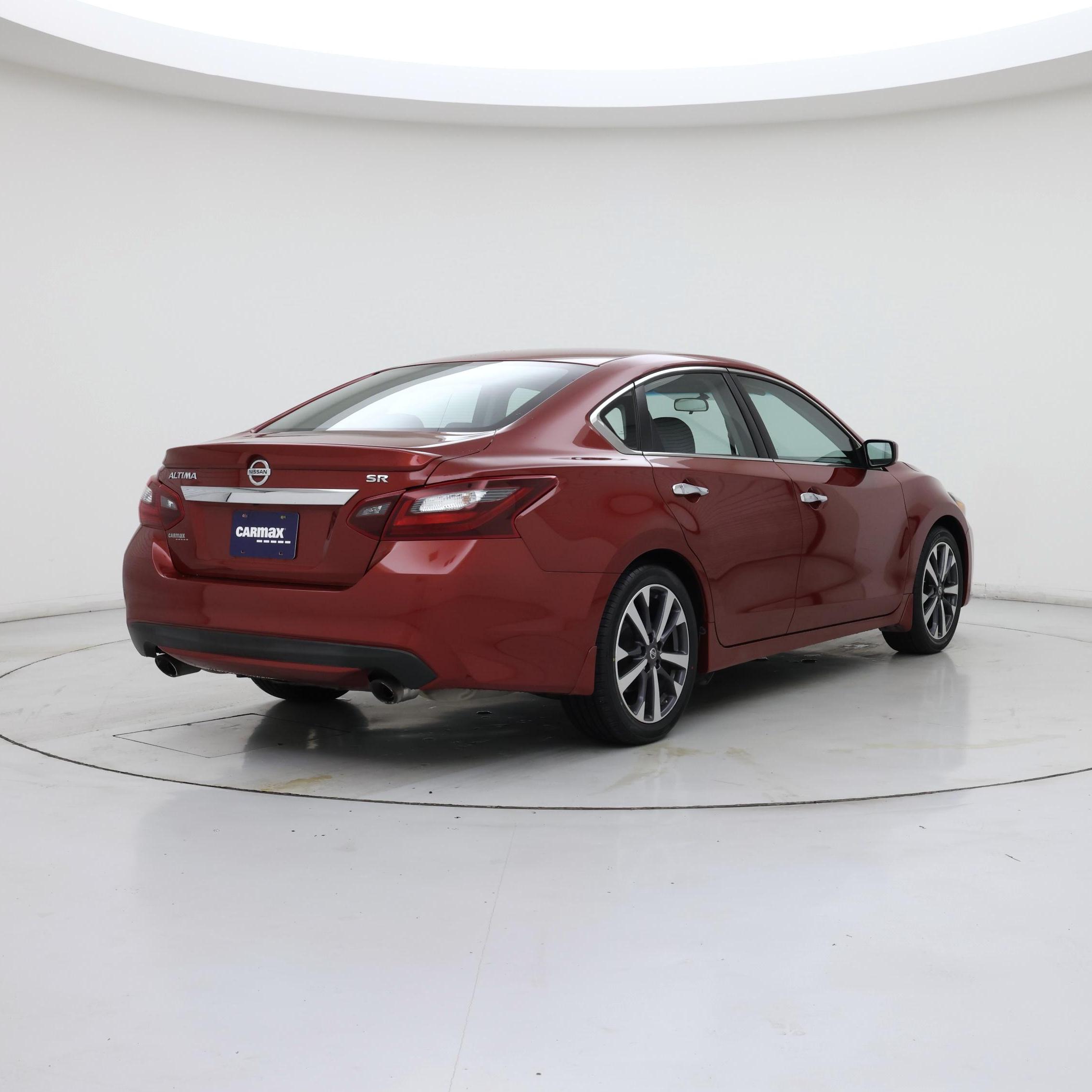 Thumbnail: 2017 Nissan Altima - 8