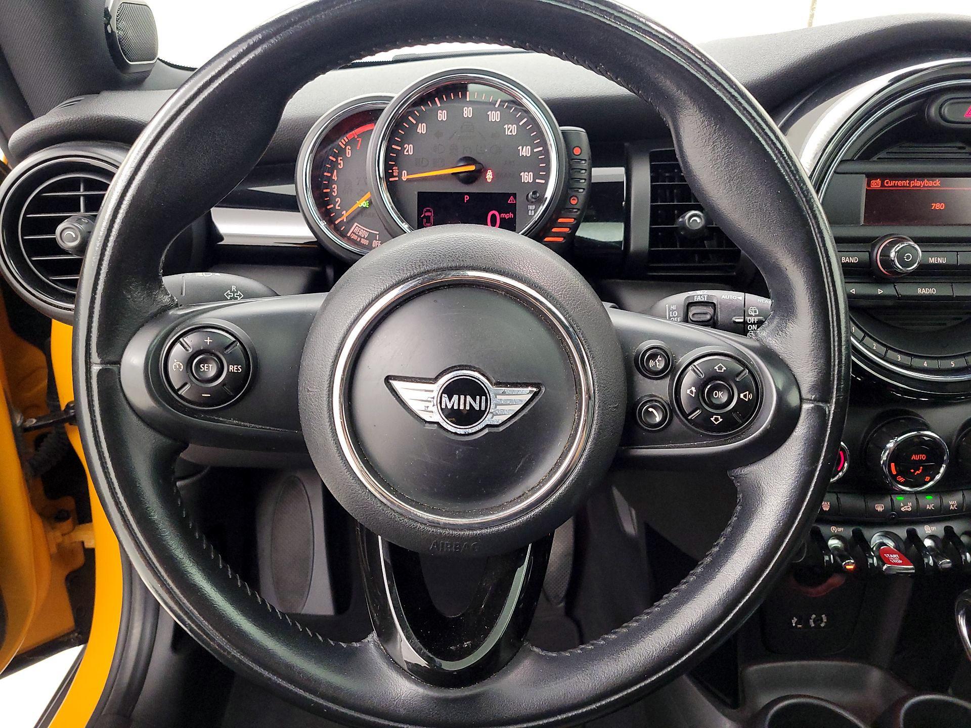 Thumbnail: 2015 MINI Cooper Hardtop - 10