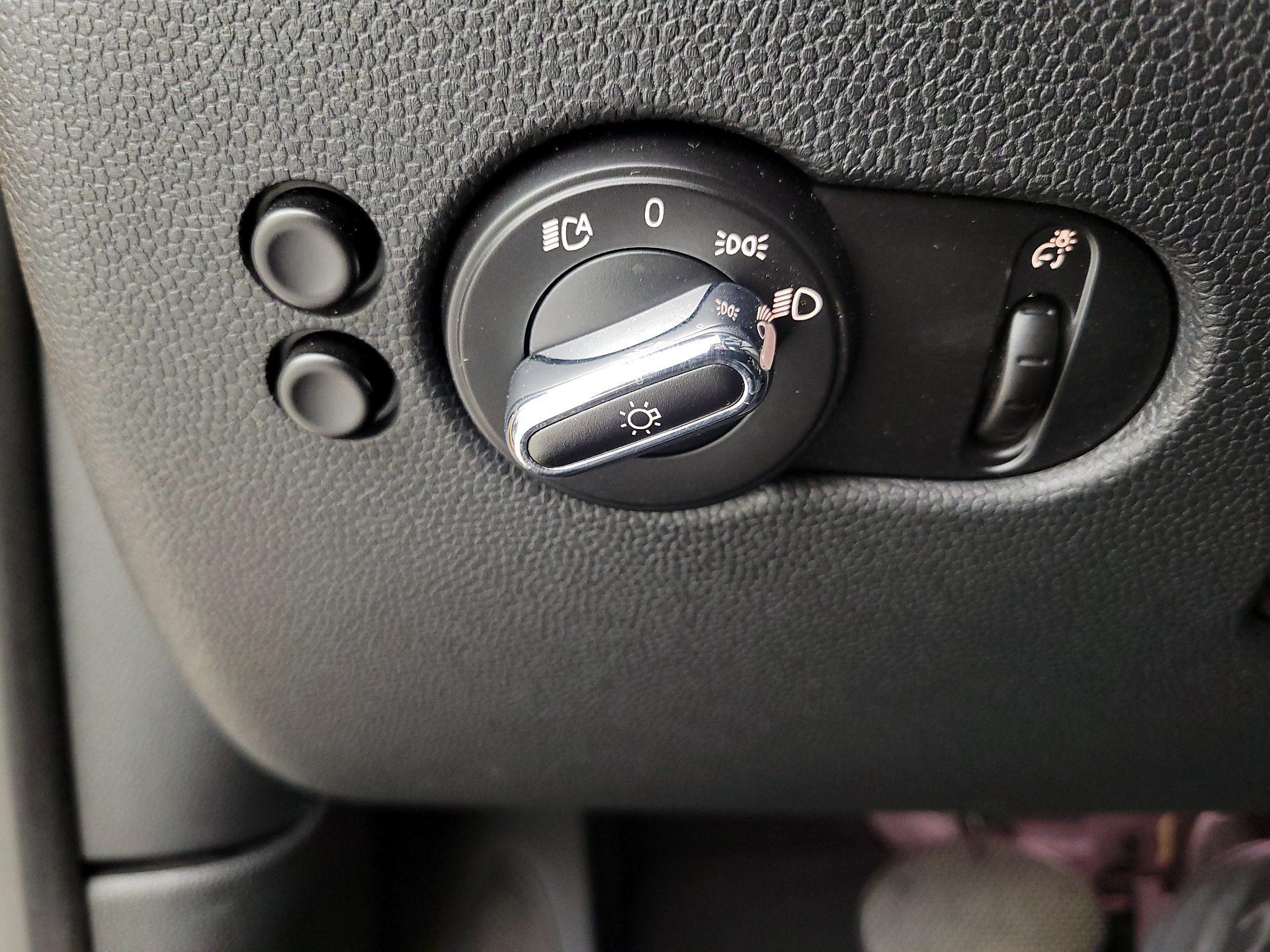 Thumbnail: 2015 MINI Cooper Hardtop - 13
