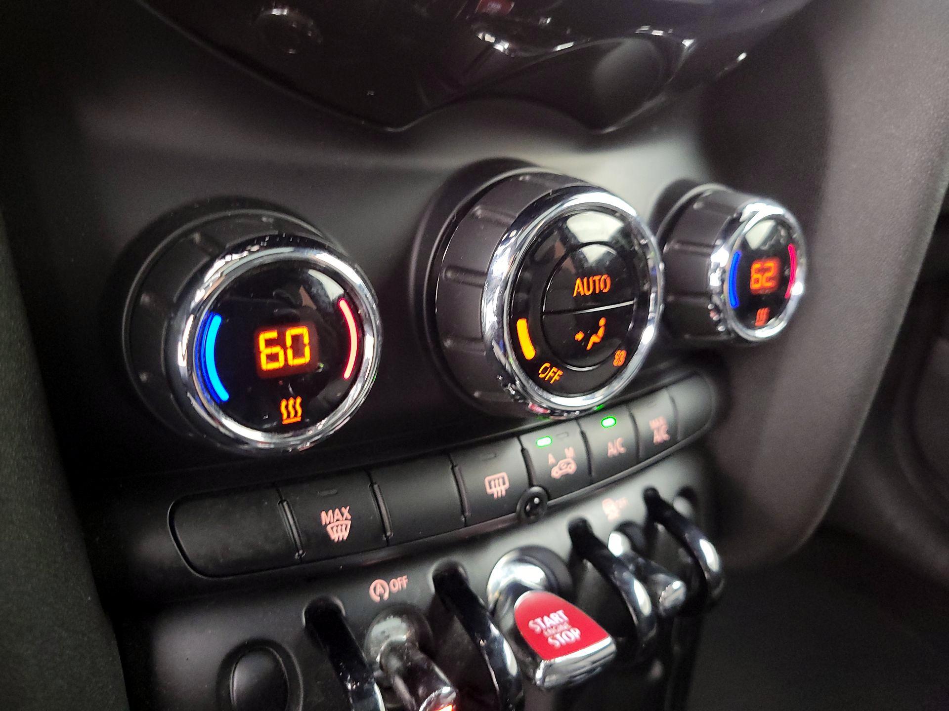 Thumbnail: 2015 MINI Cooper Hardtop - 15