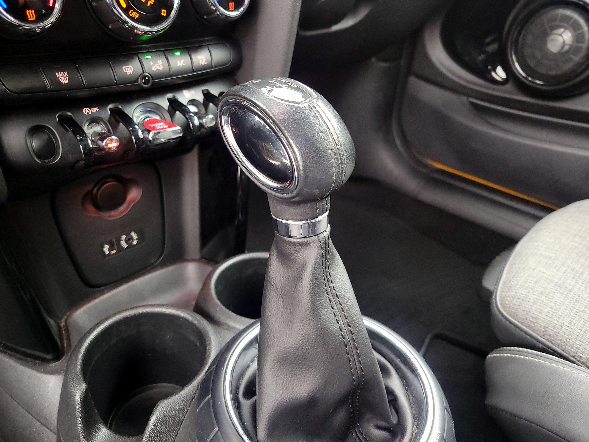 Thumbnail: 2015 MINI Cooper Hardtop - 16