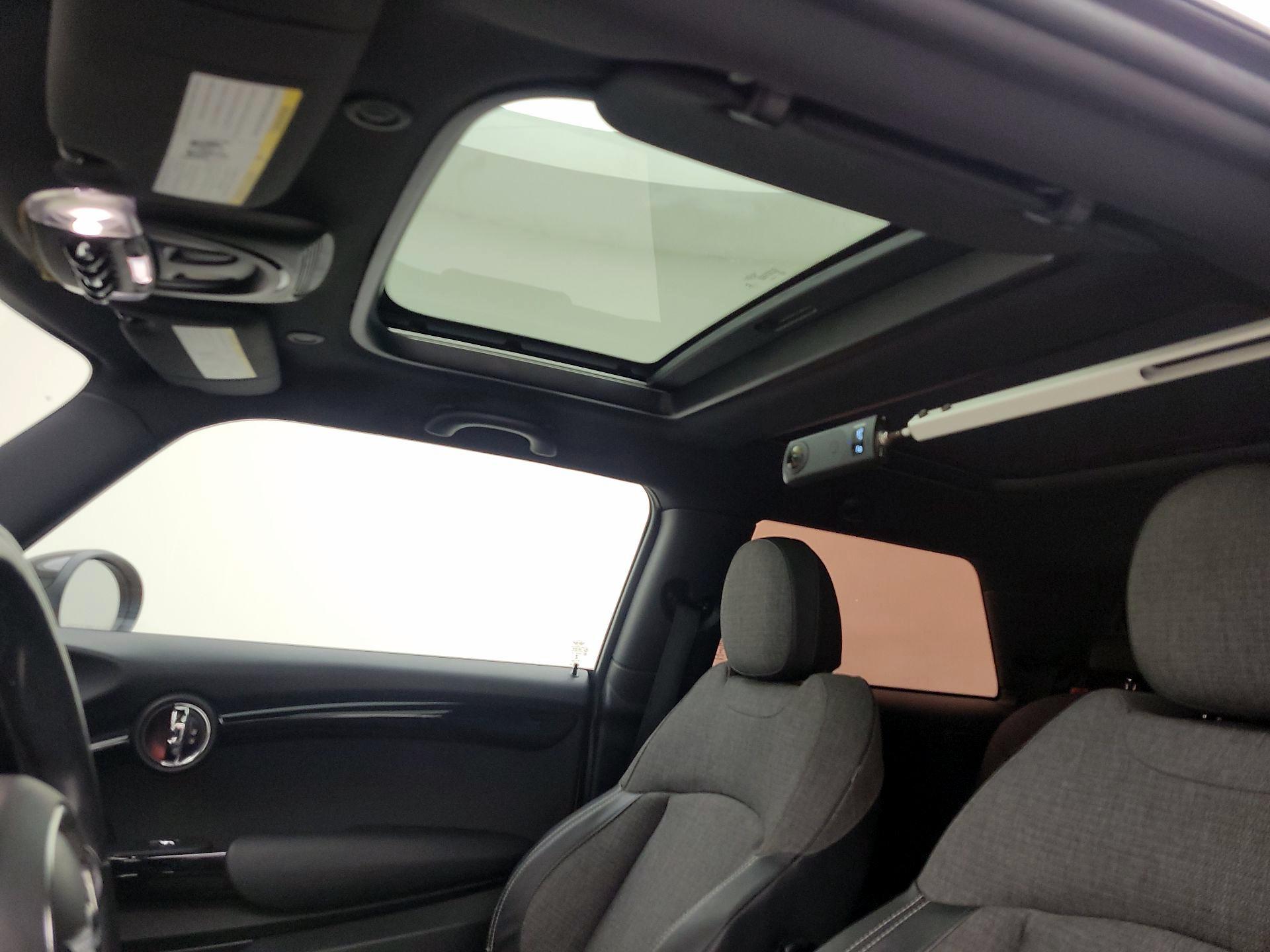 Thumbnail: 2015 MINI Cooper Hardtop - 18