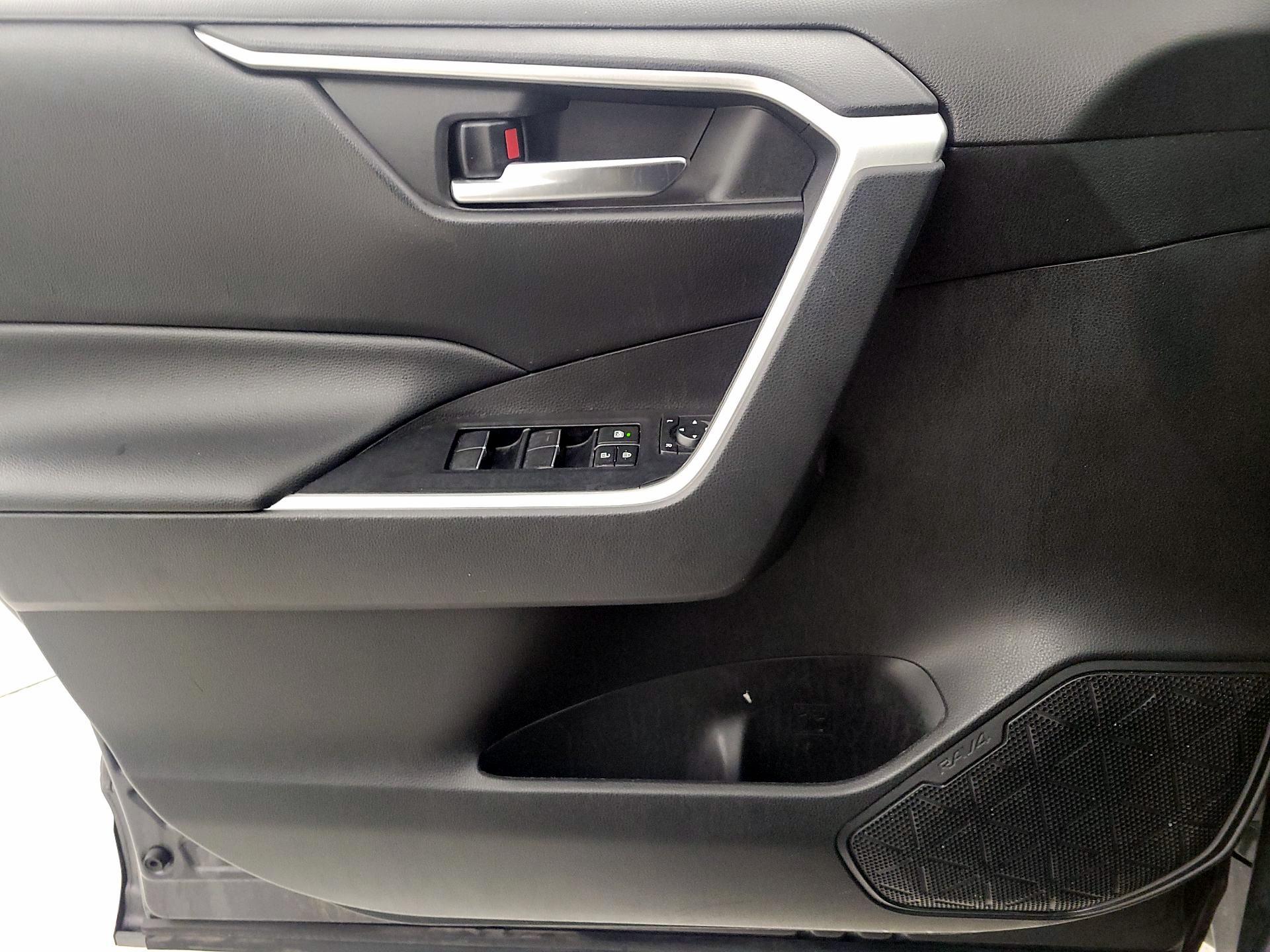 Thumbnail: 2021 Toyota RAV4 - 12