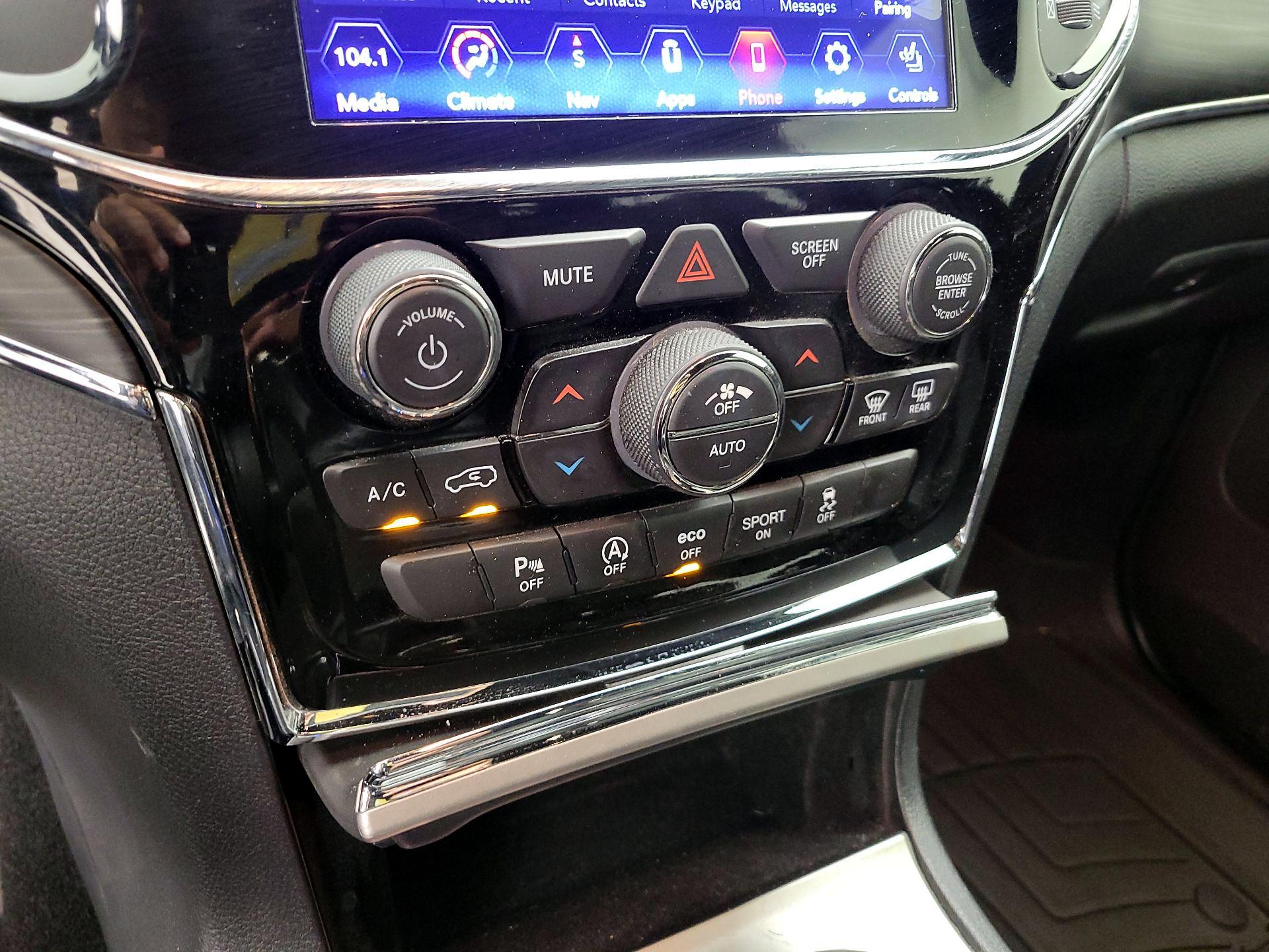 Thumbnail: 2020 Jeep Grand Cherokee - 17