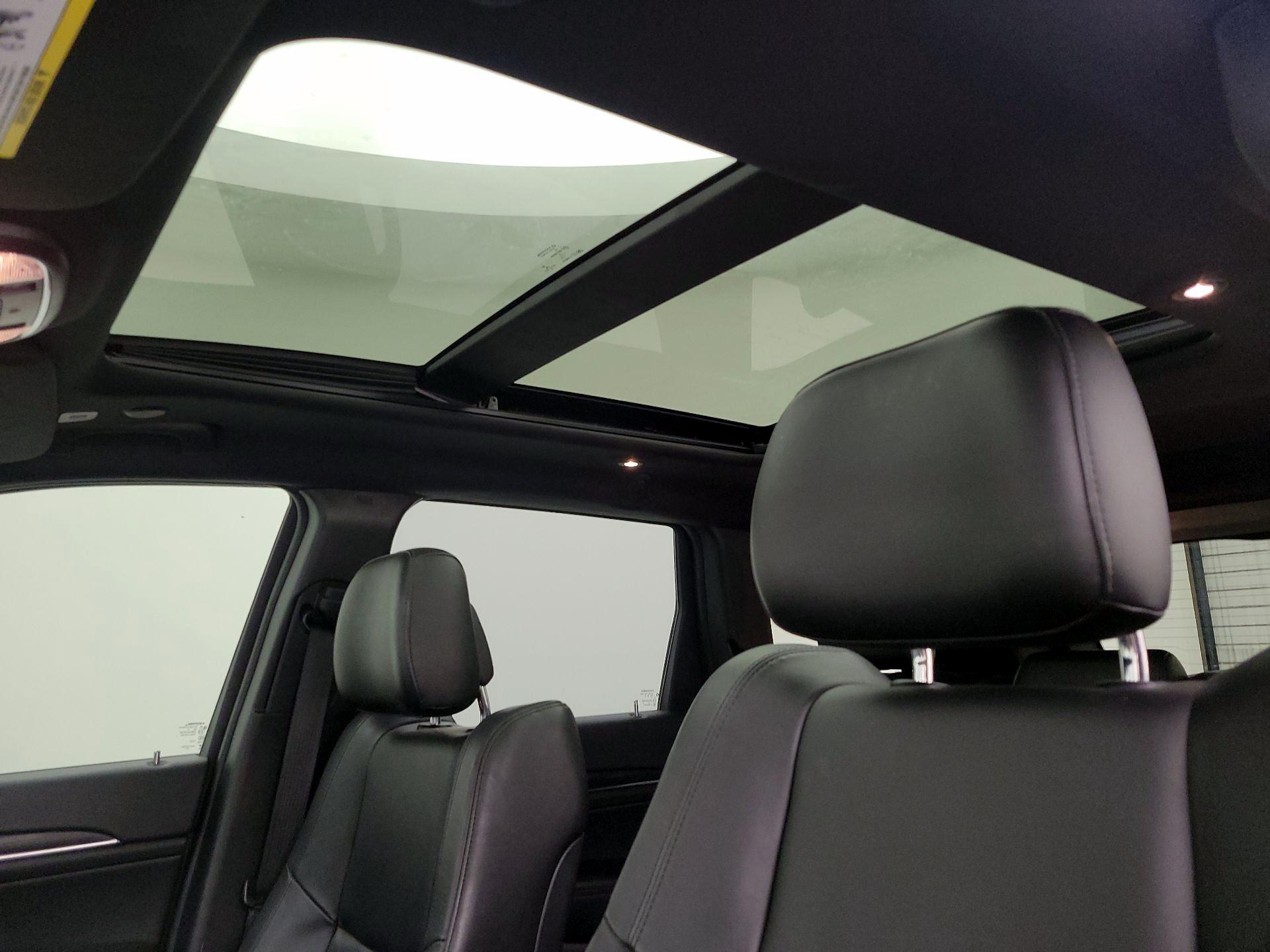 Thumbnail: 2020 Jeep Grand Cherokee - 20