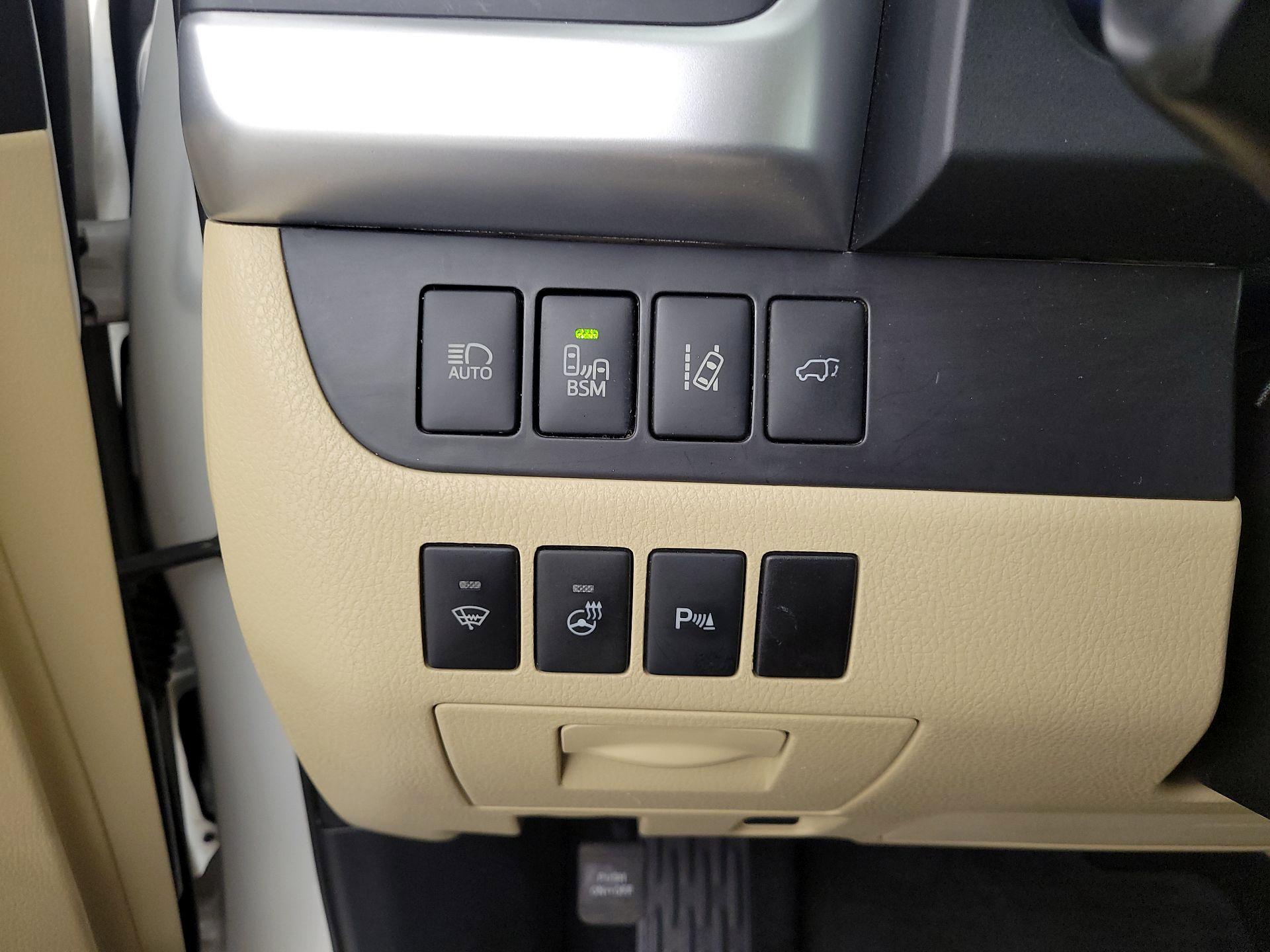 Thumbnail: 2016 Toyota Highlander - 13