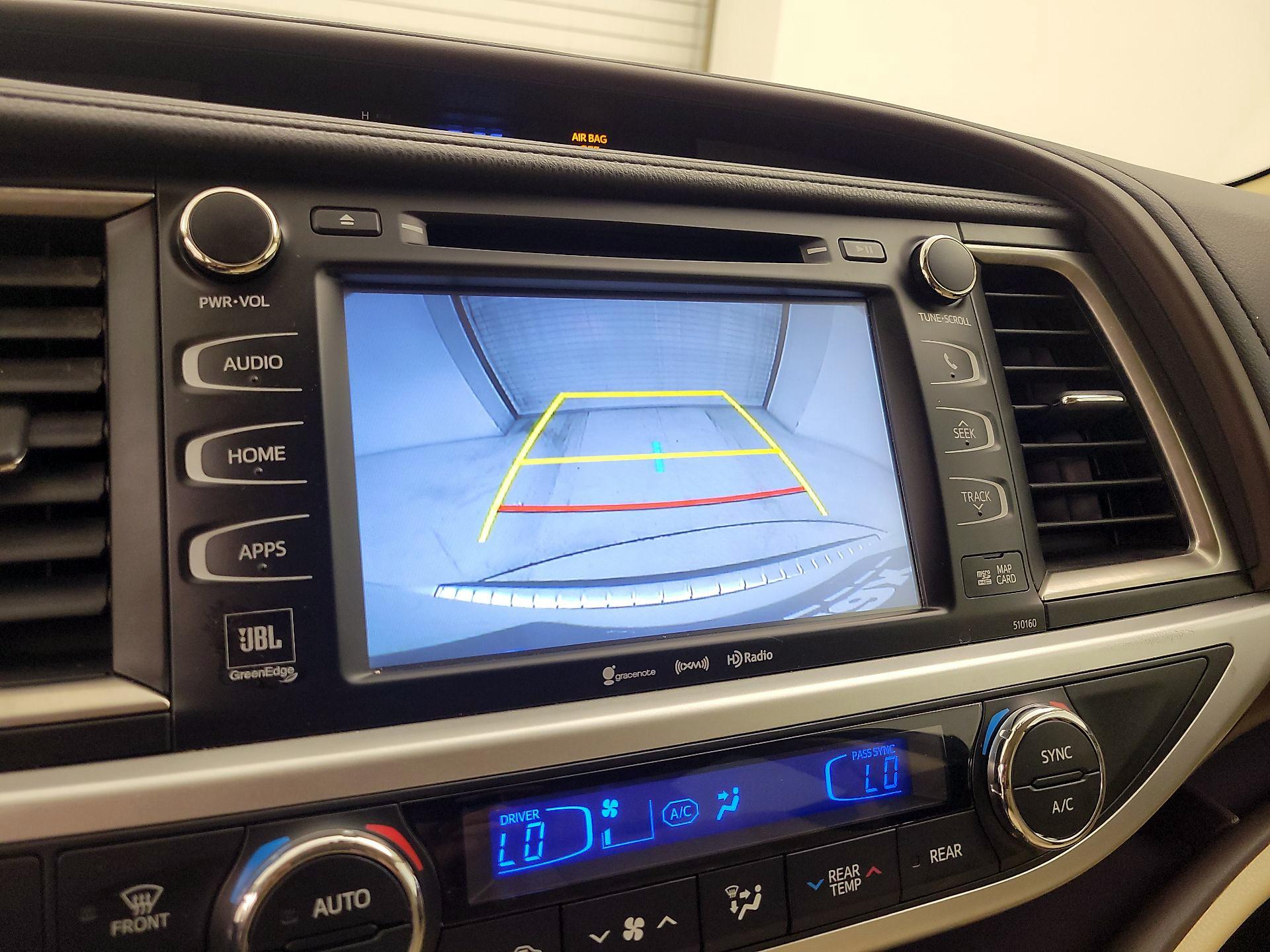 Thumbnail: 2016 Toyota Highlander - 14