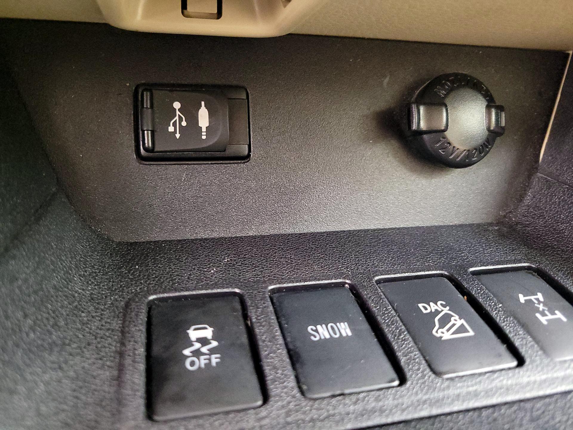 Thumbnail: 2016 Toyota Highlander - 18