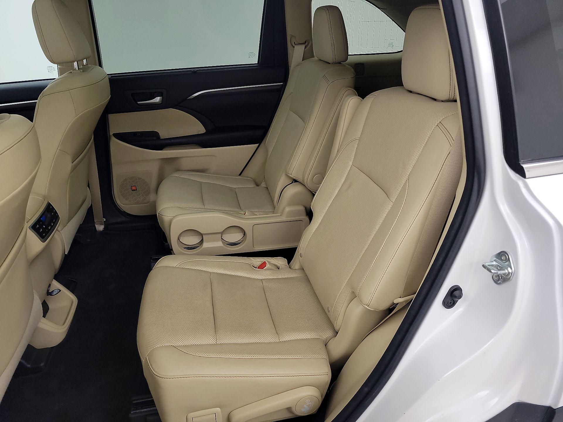 Thumbnail: 2016 Toyota Highlander - 20