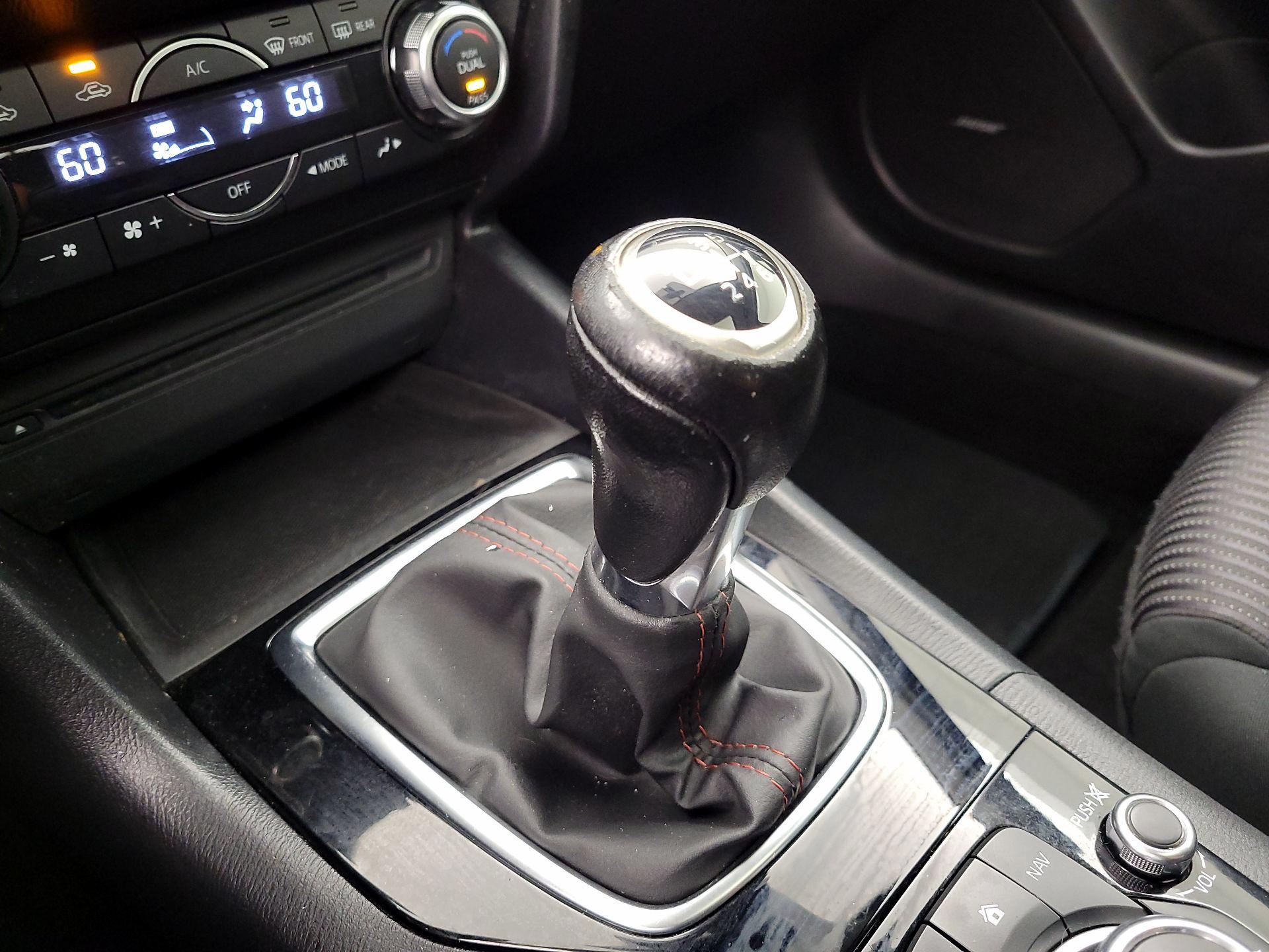 Thumbnail: 2016 Mazda Mazda3 - 17