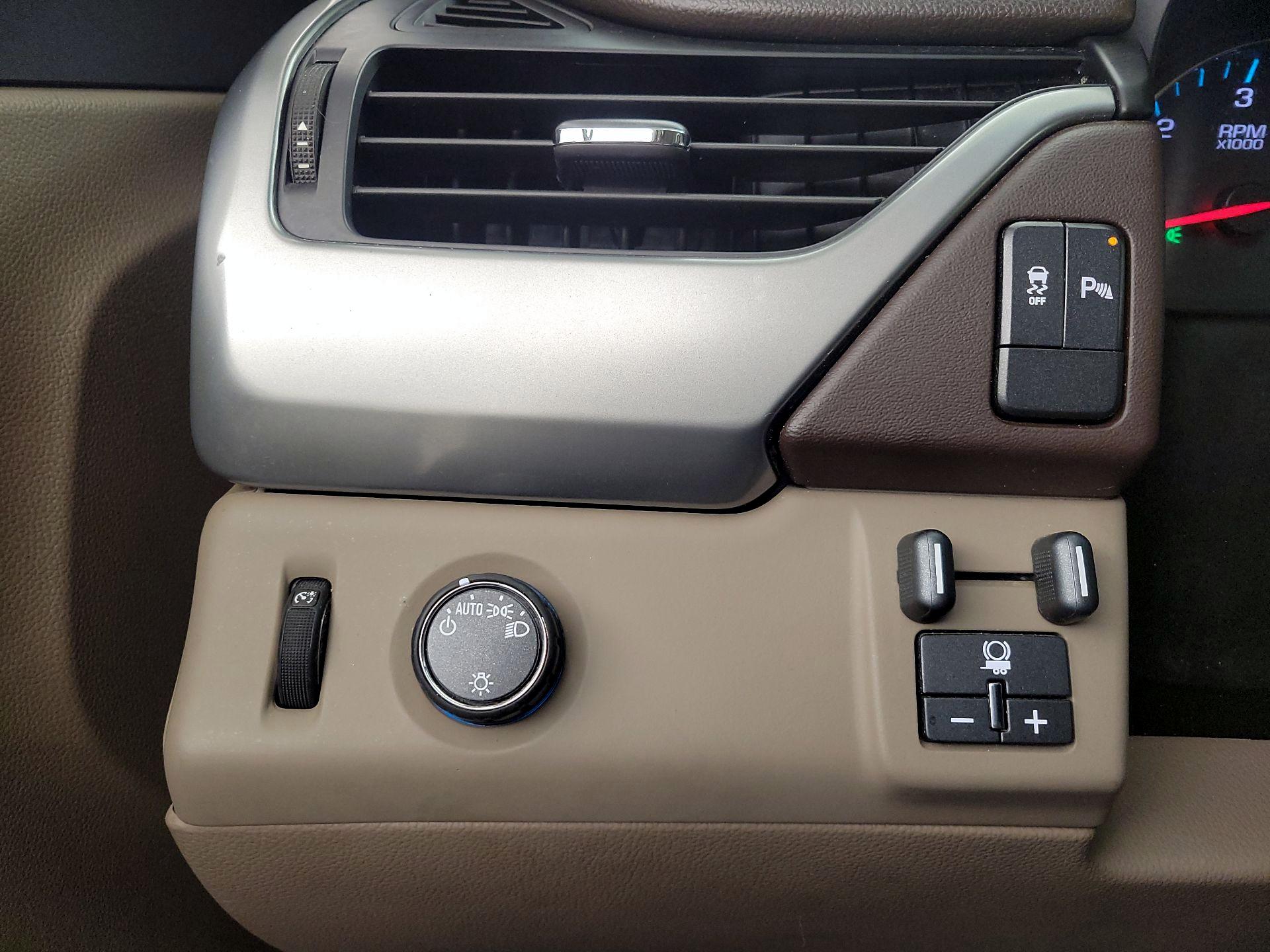 Thumbnail: 2016 Chevrolet Tahoe - 13