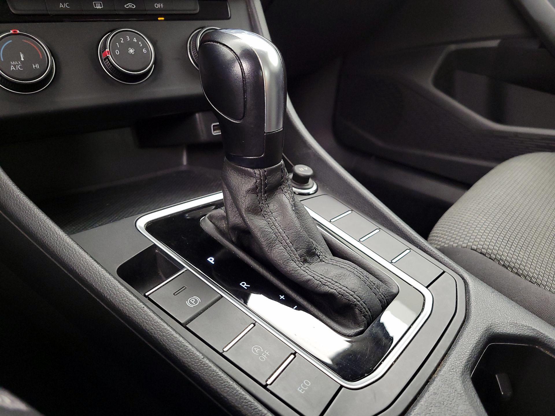 Thumbnail: 2019 Volkswagen Jetta - 17
