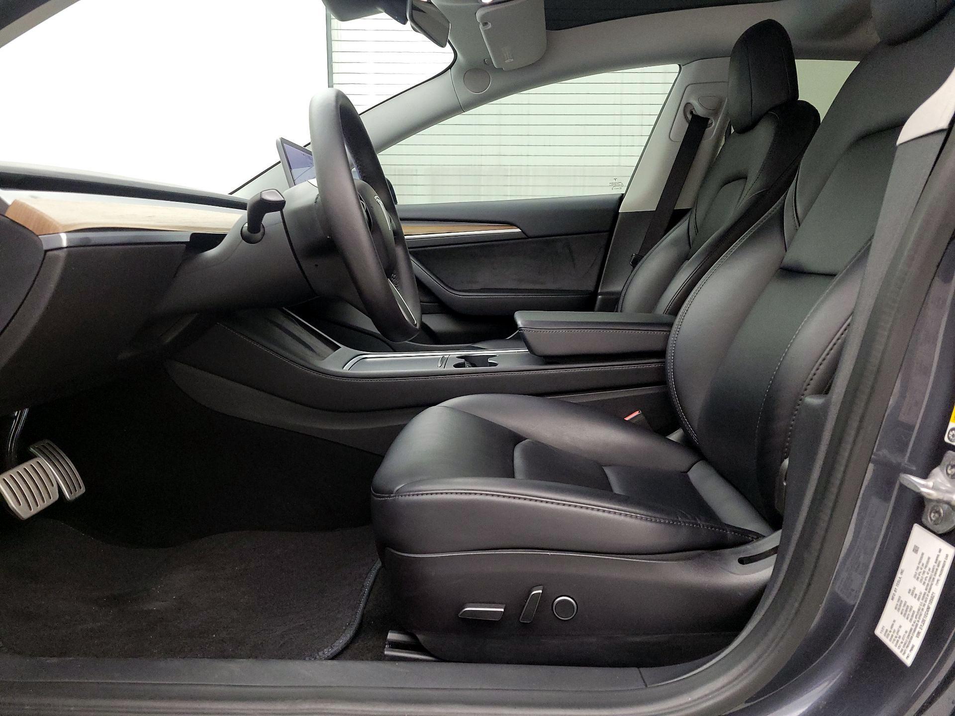 Thumbnail: 2022 Tesla Model 3 - 11