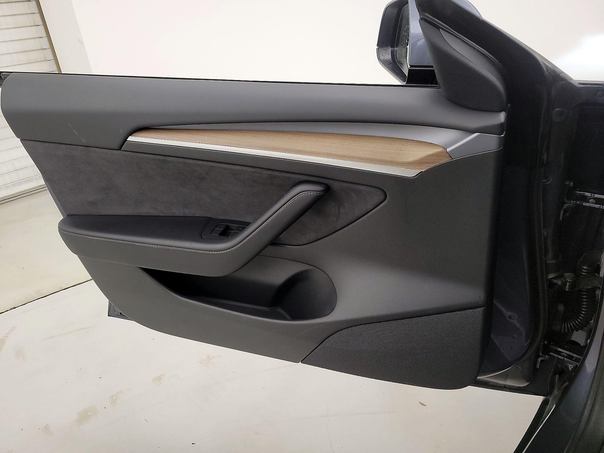 Thumbnail: 2022 Tesla Model 3 - 12
