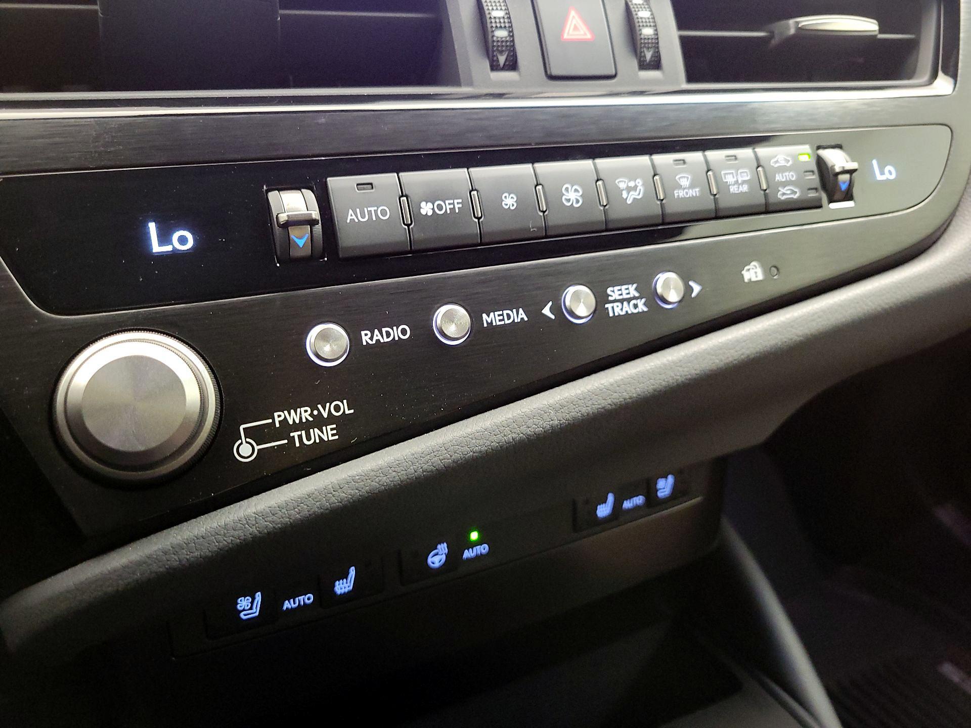 Thumbnail: 2024 Lexus ES - 17