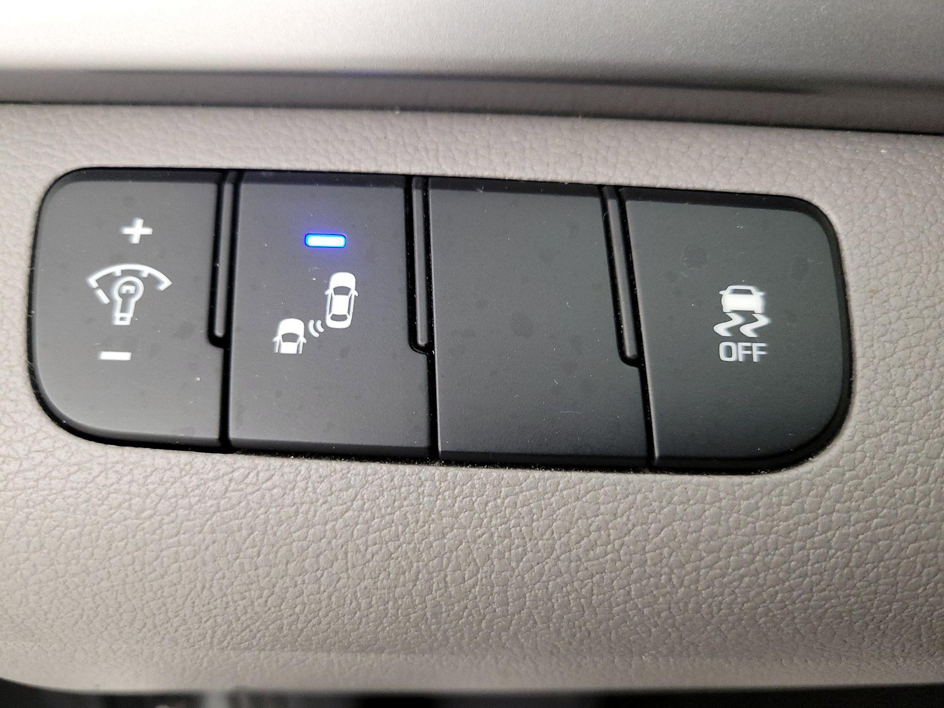 Thumbnail: 2018 Hyundai Elantra - 13