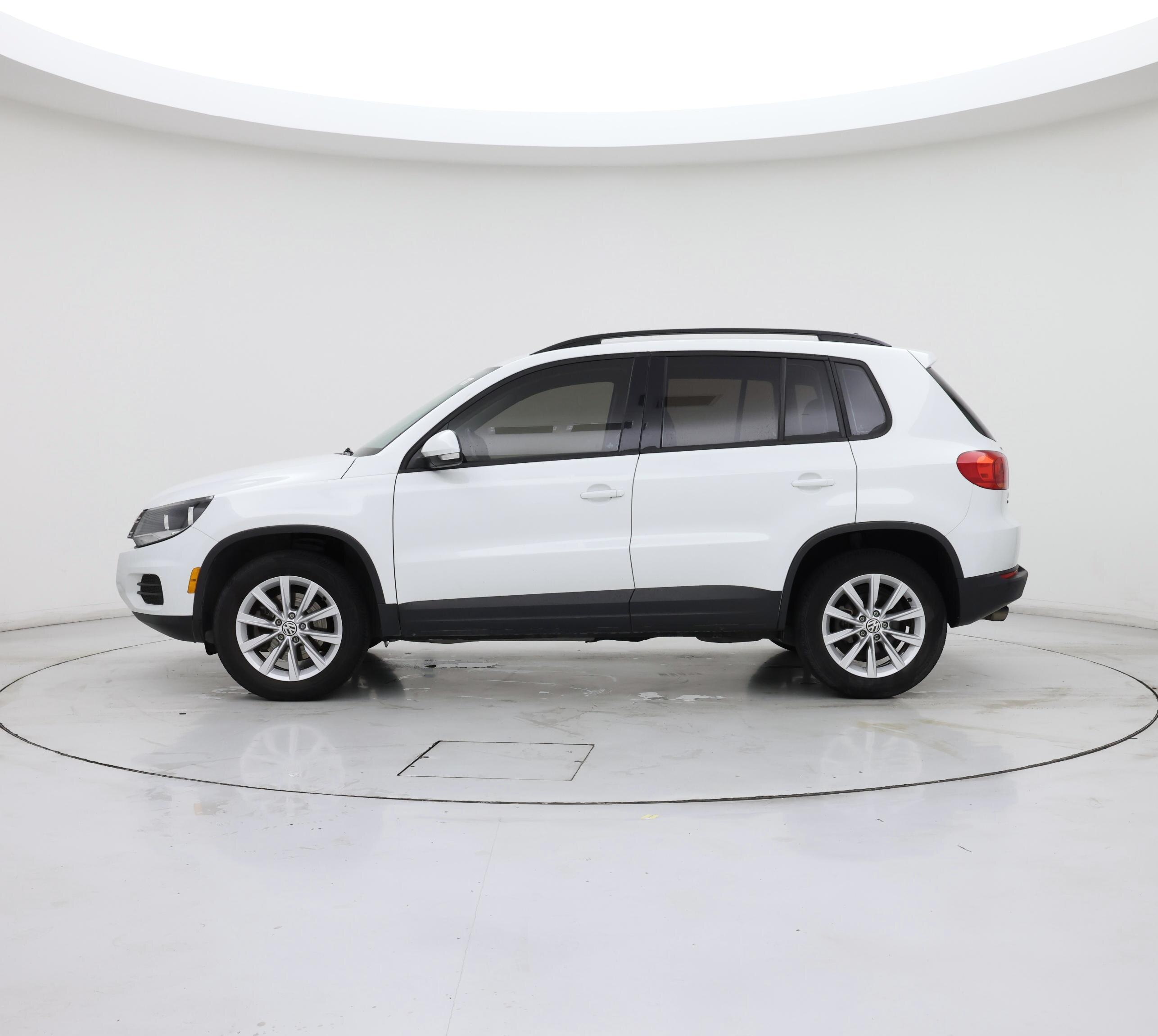 Thumbnail: 2017 Volkswagen Tiguan - 3