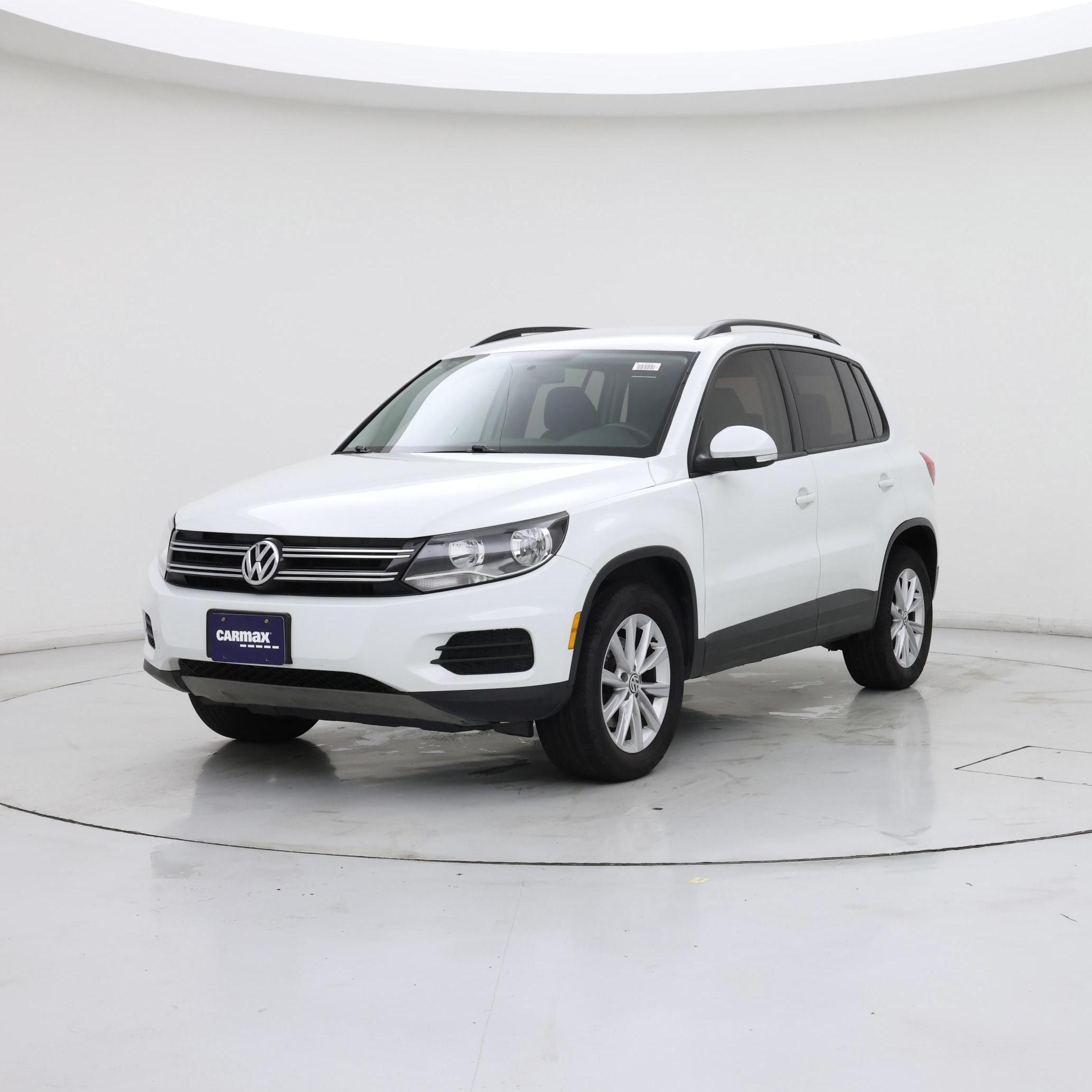 Thumbnail: 2017 Volkswagen Tiguan - 4