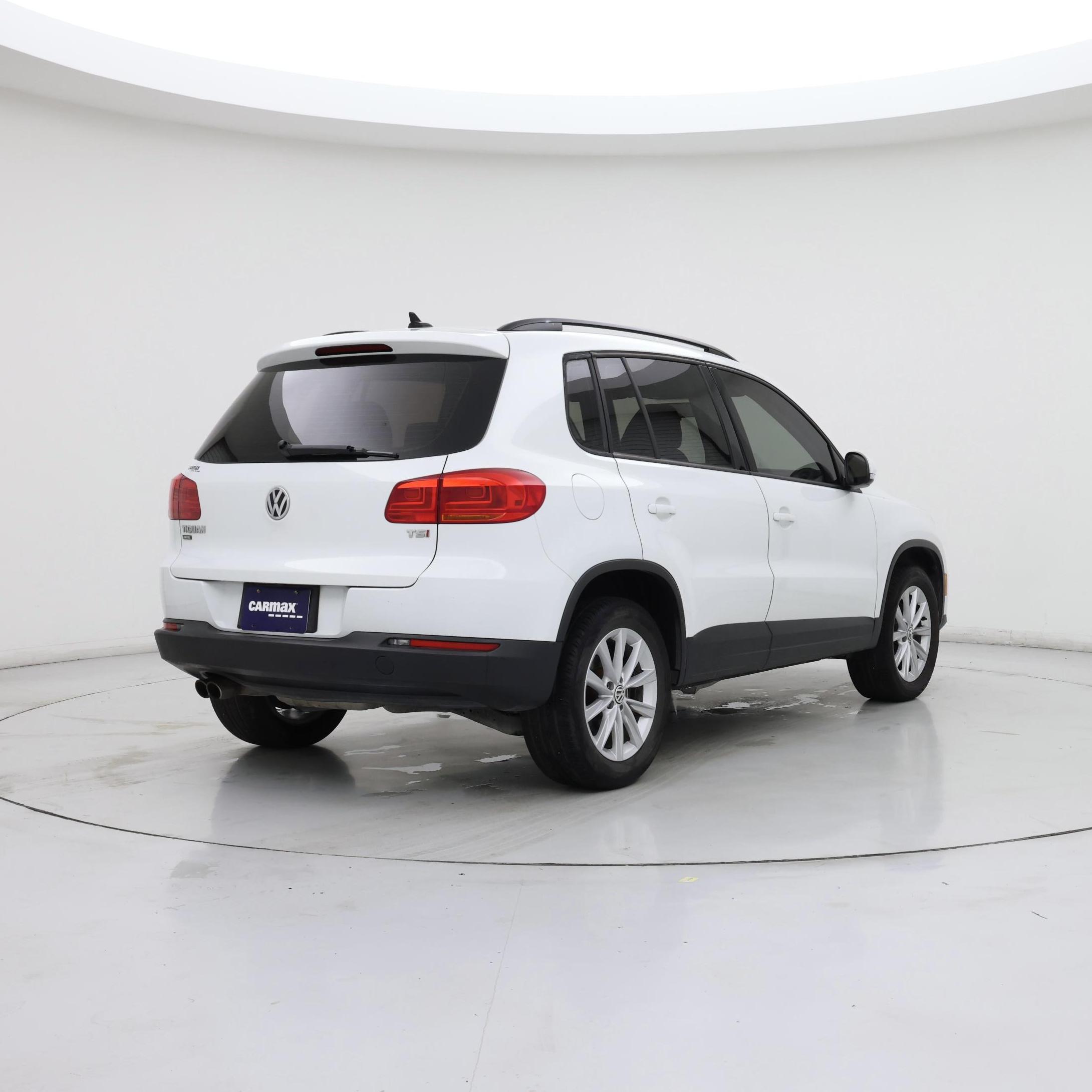 Thumbnail: 2017 Volkswagen Tiguan - 8