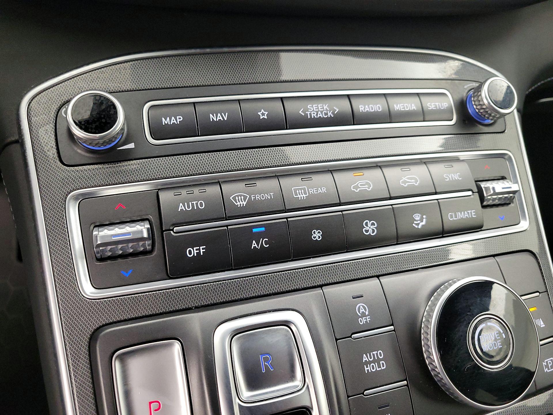 Thumbnail: 2022 Hyundai Santa Fe - 17