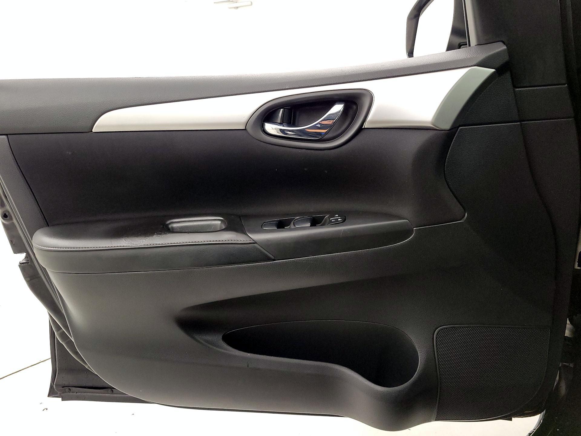 Thumbnail: 2019 Nissan Sentra - 12