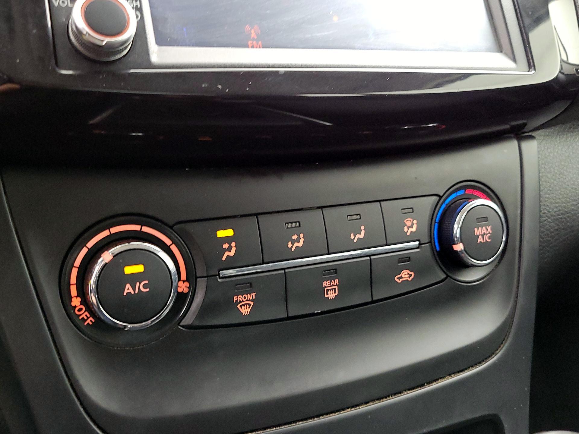 Thumbnail: 2019 Nissan Sentra - 16