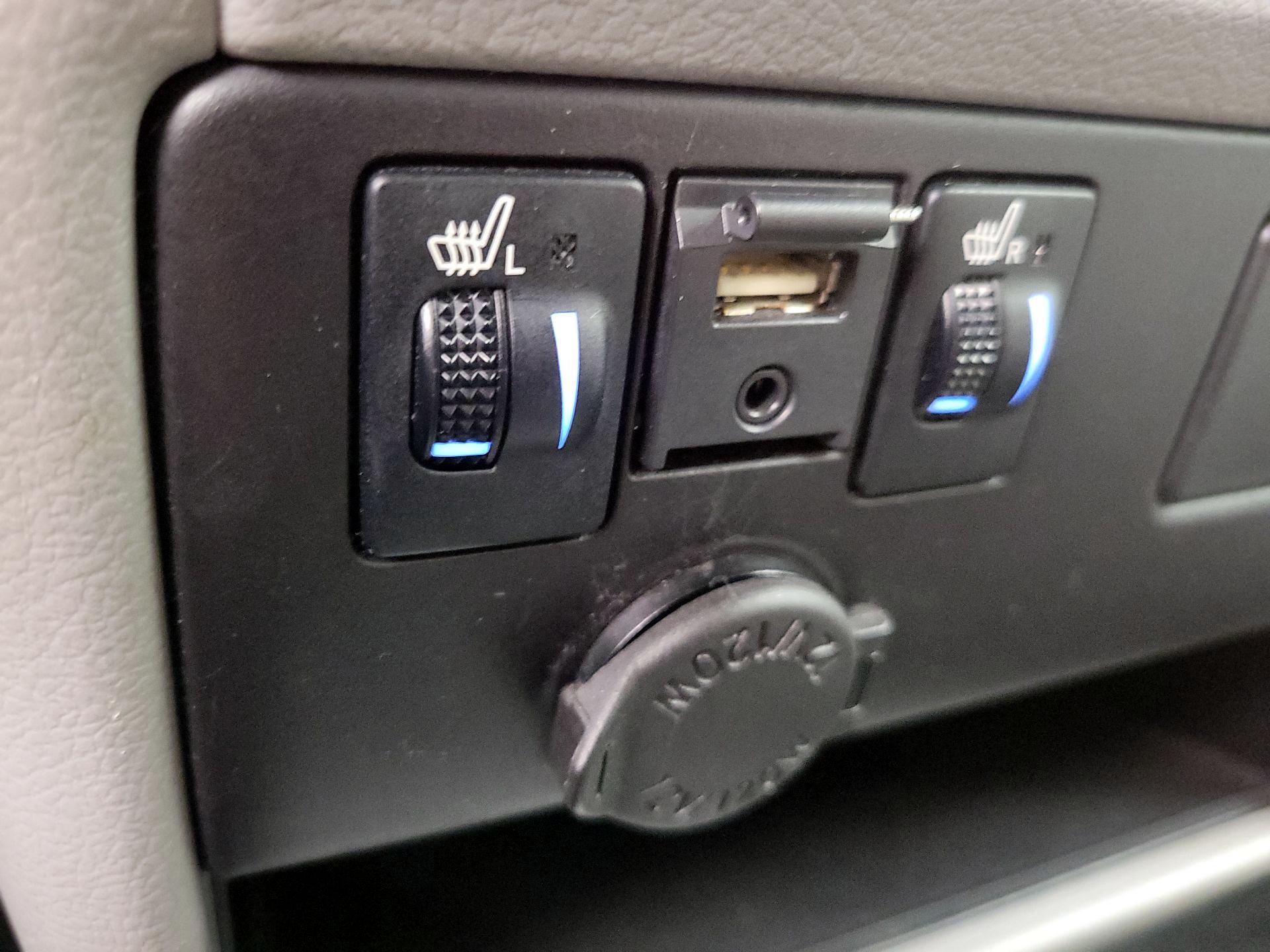 Thumbnail: 2018 Toyota Sienna - 18