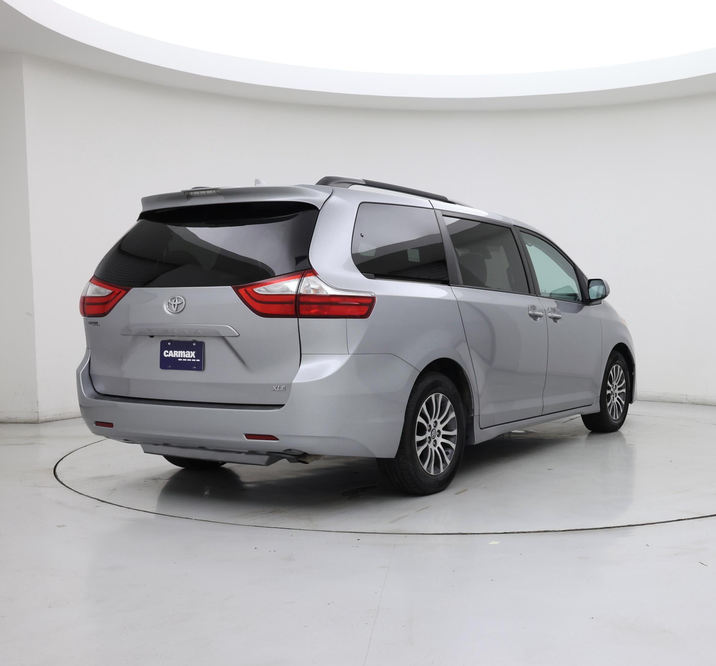 Thumbnail: 2018 Toyota Sienna - 8