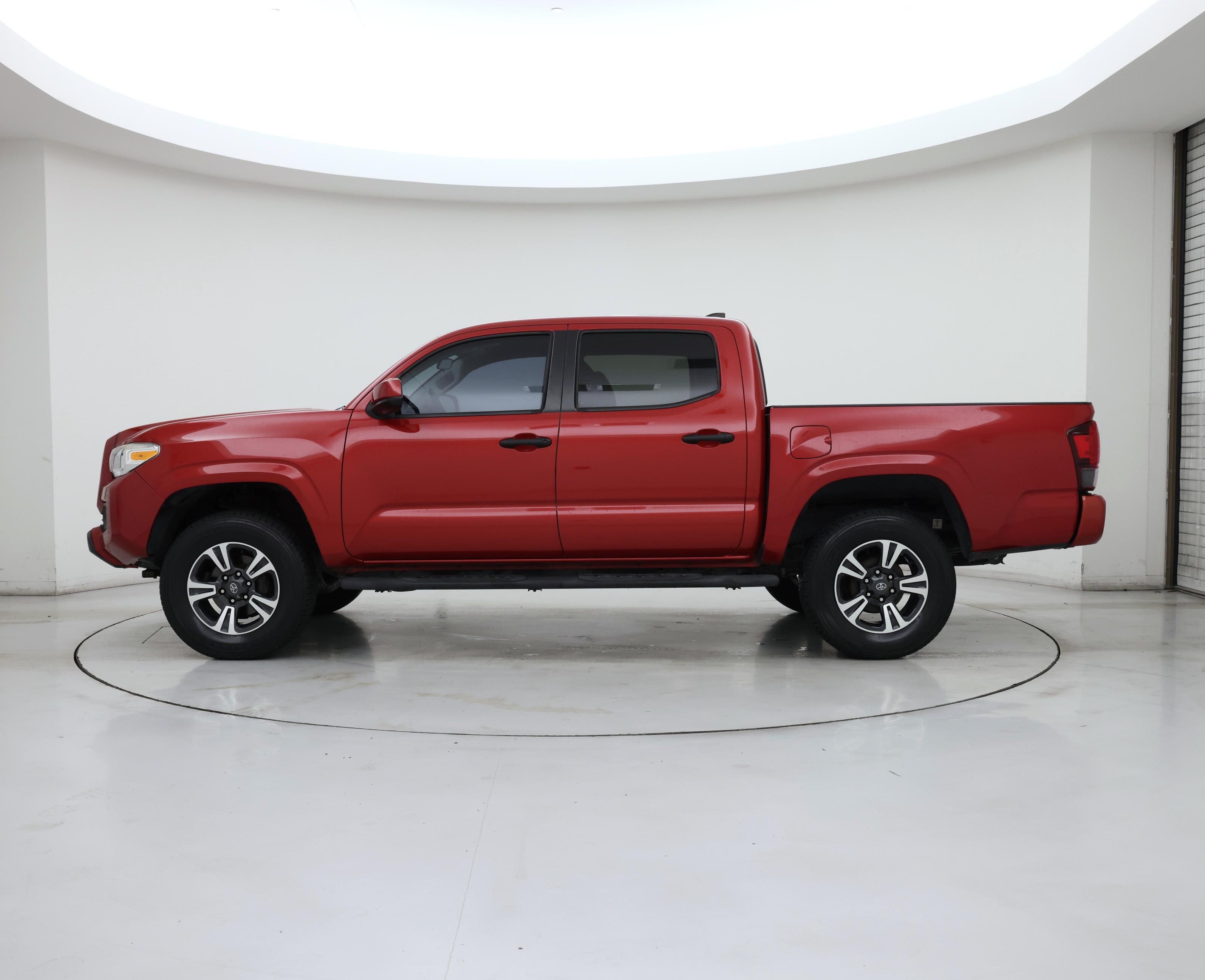 Thumbnail: 2019 Toyota Tacoma - 3