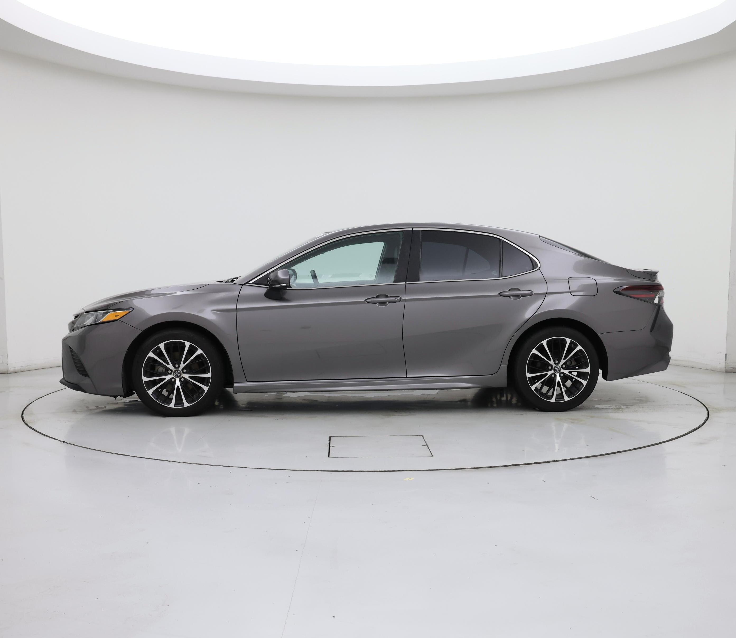 Thumbnail: 2018 Toyota Camry - 3